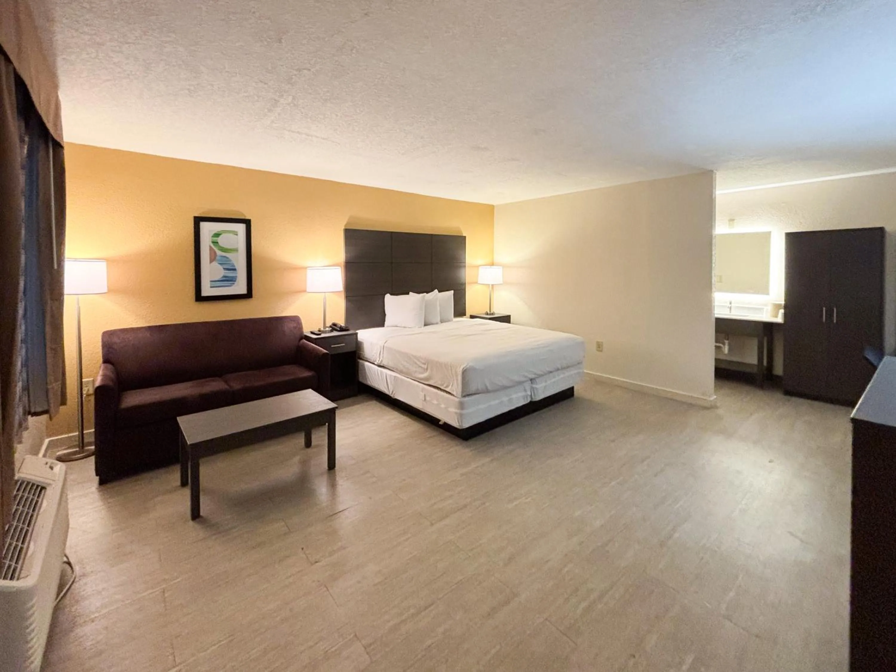 Photo of the whole room, Bed in Motel 6 Charlotte, NC Northlake