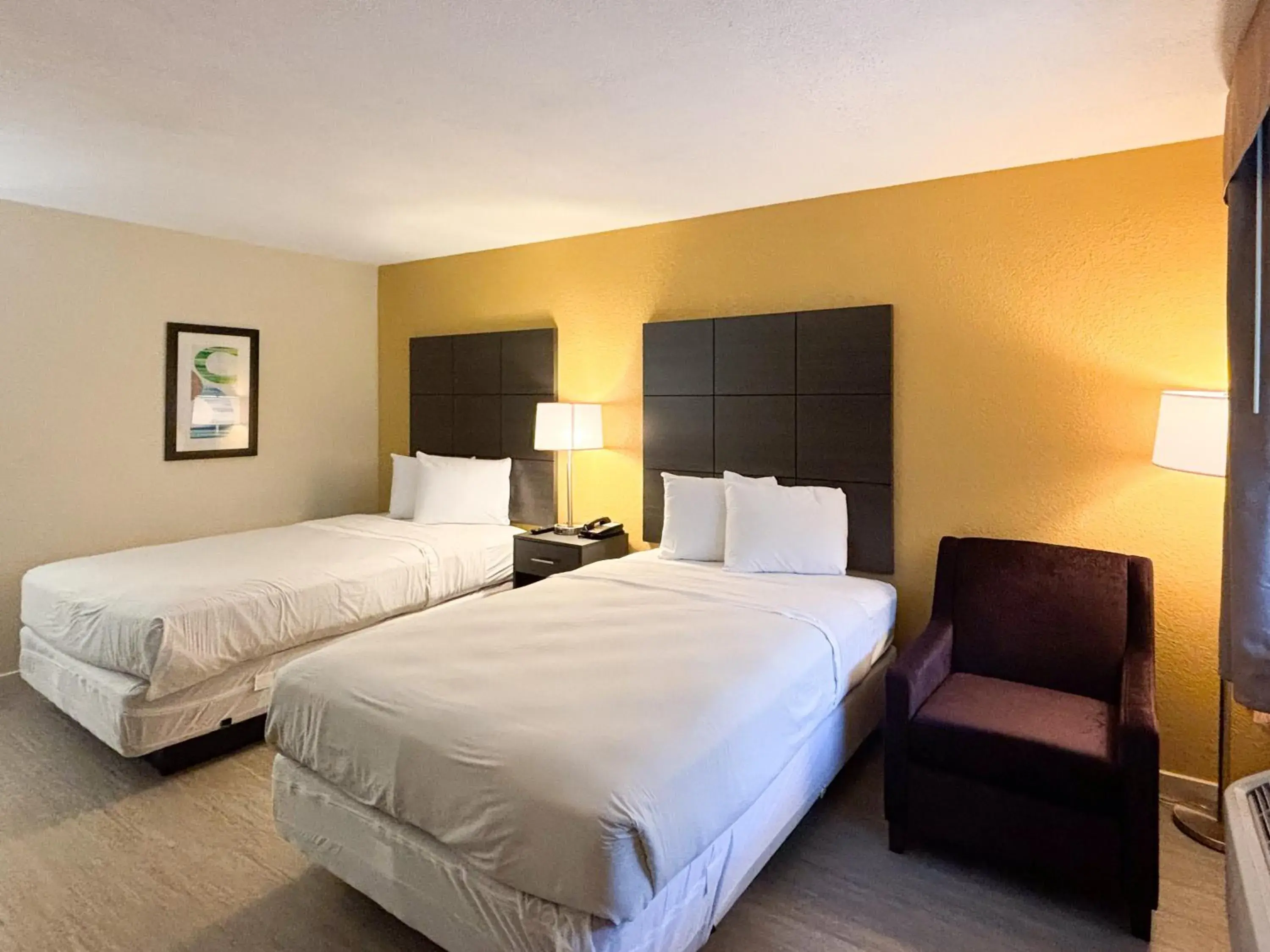 Quadruple Room - Smoking in Motel 6 Charlotte, NC Northlake Quadruple Room - Smoking in Motel 6 Charlotte, NC Northlake