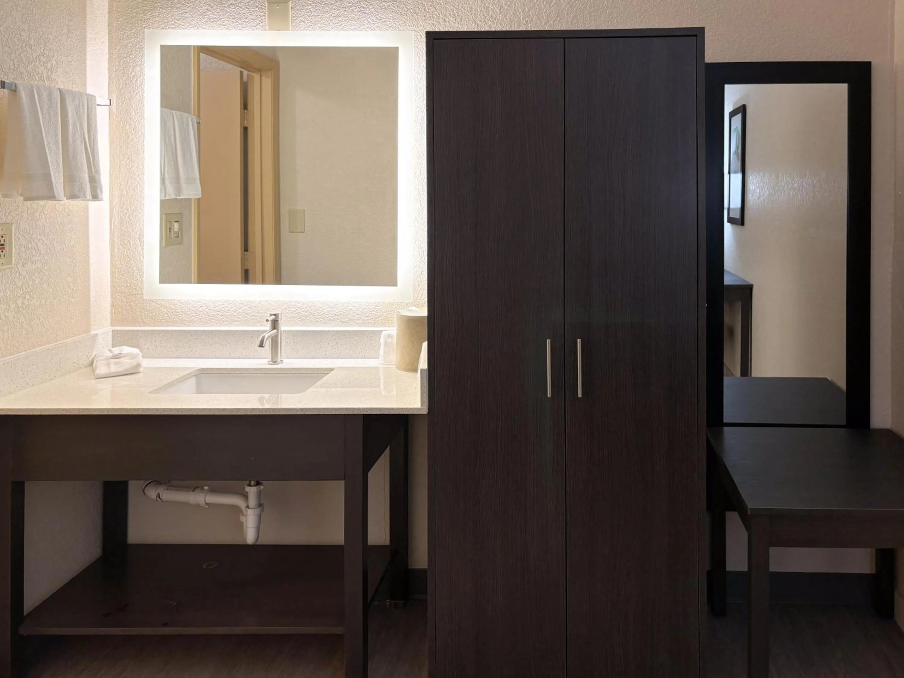 Bathroom in Motel 6 Charlotte, NC Northlake