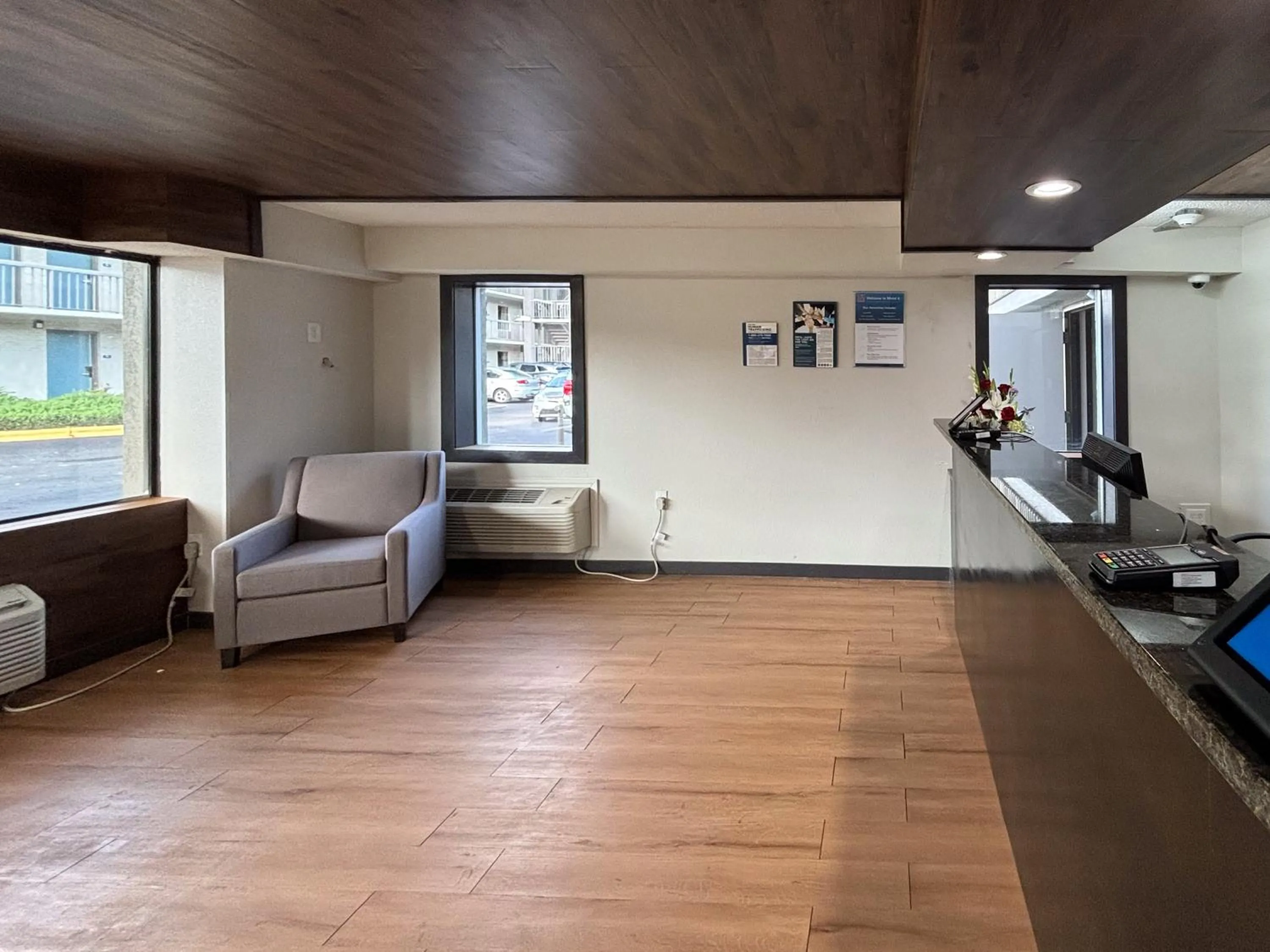 Lobby or reception in Motel 6 Charlotte, NC Northlake