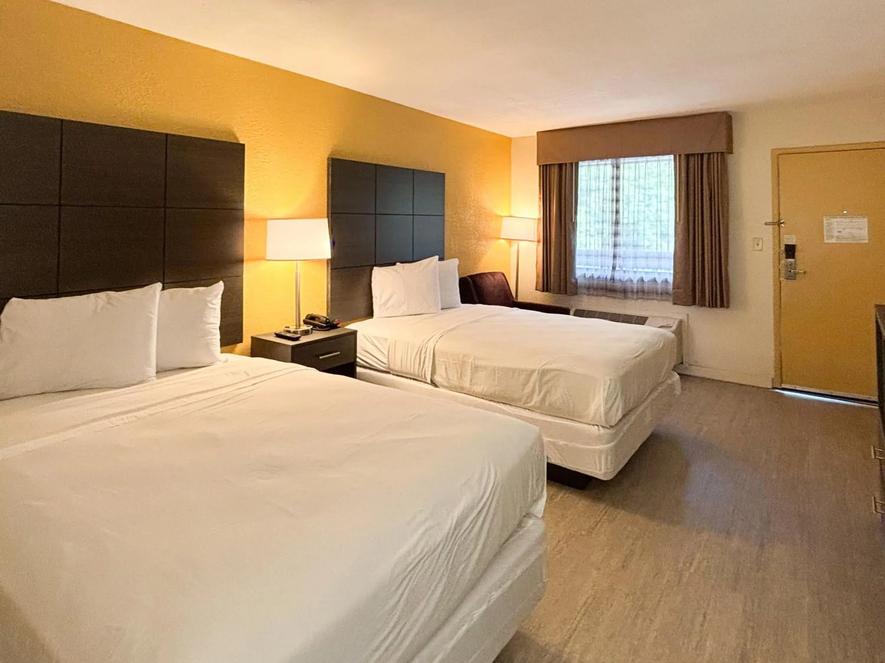 Quadruple Room - Non-Smoking in Motel 6 Charlotte, NC Northlake Quadruple Room - Non-Smoking in Motel 6 Charlotte, NC Northlake