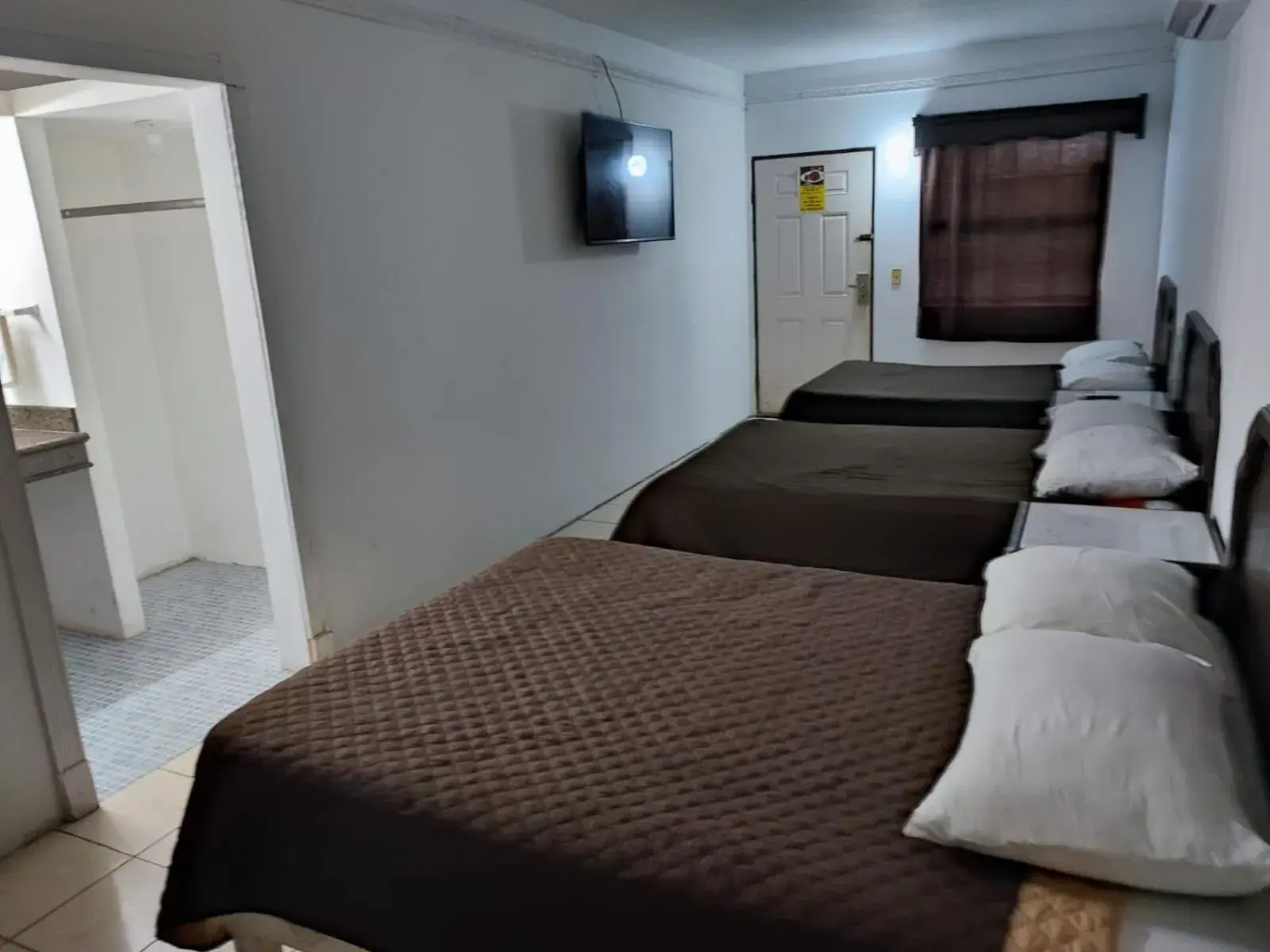 Triple Room in Hotel Estrella Triple Room in Hotel Estrella