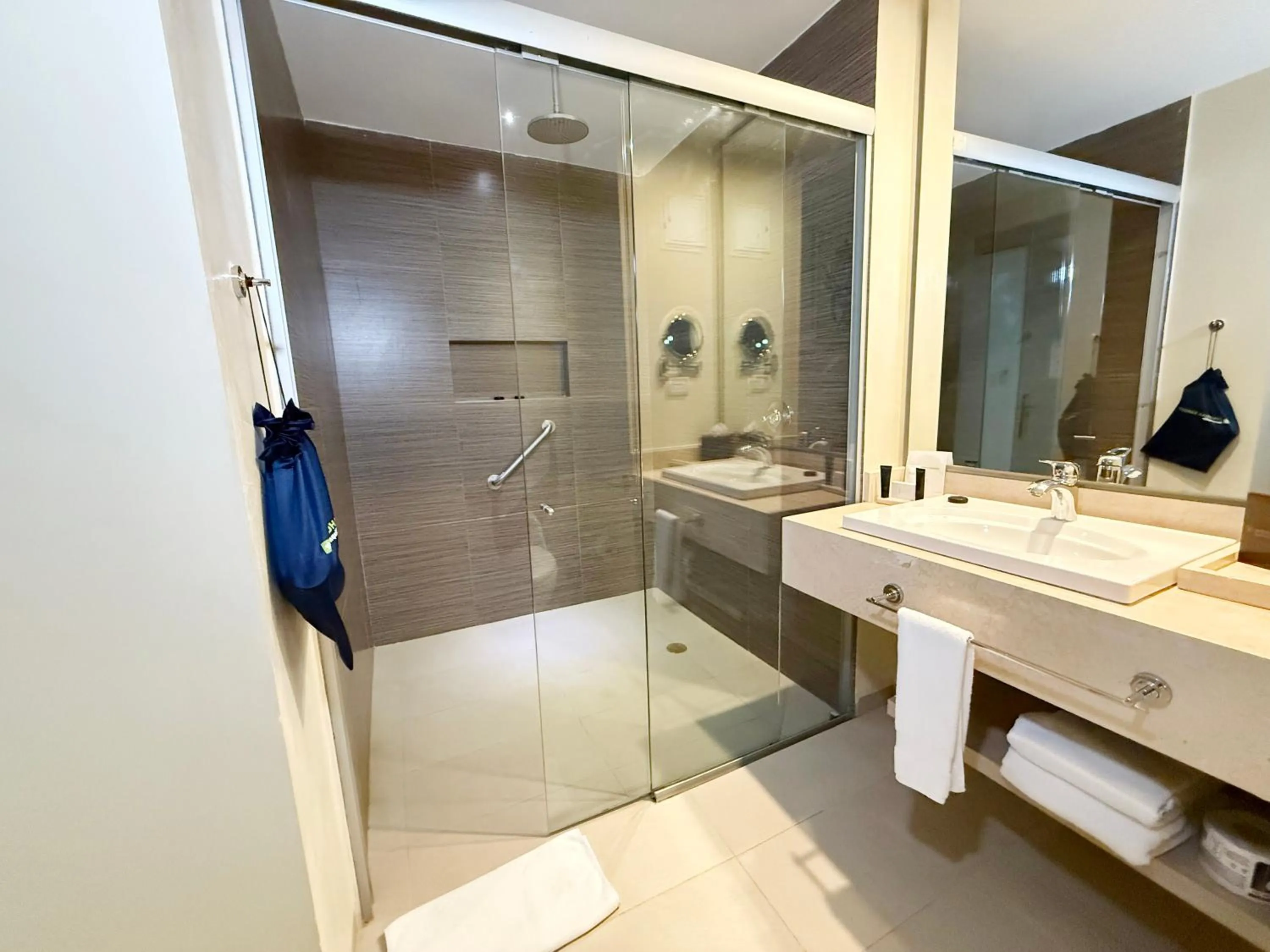Bathroom in Wyndham Garden Barranquilla
