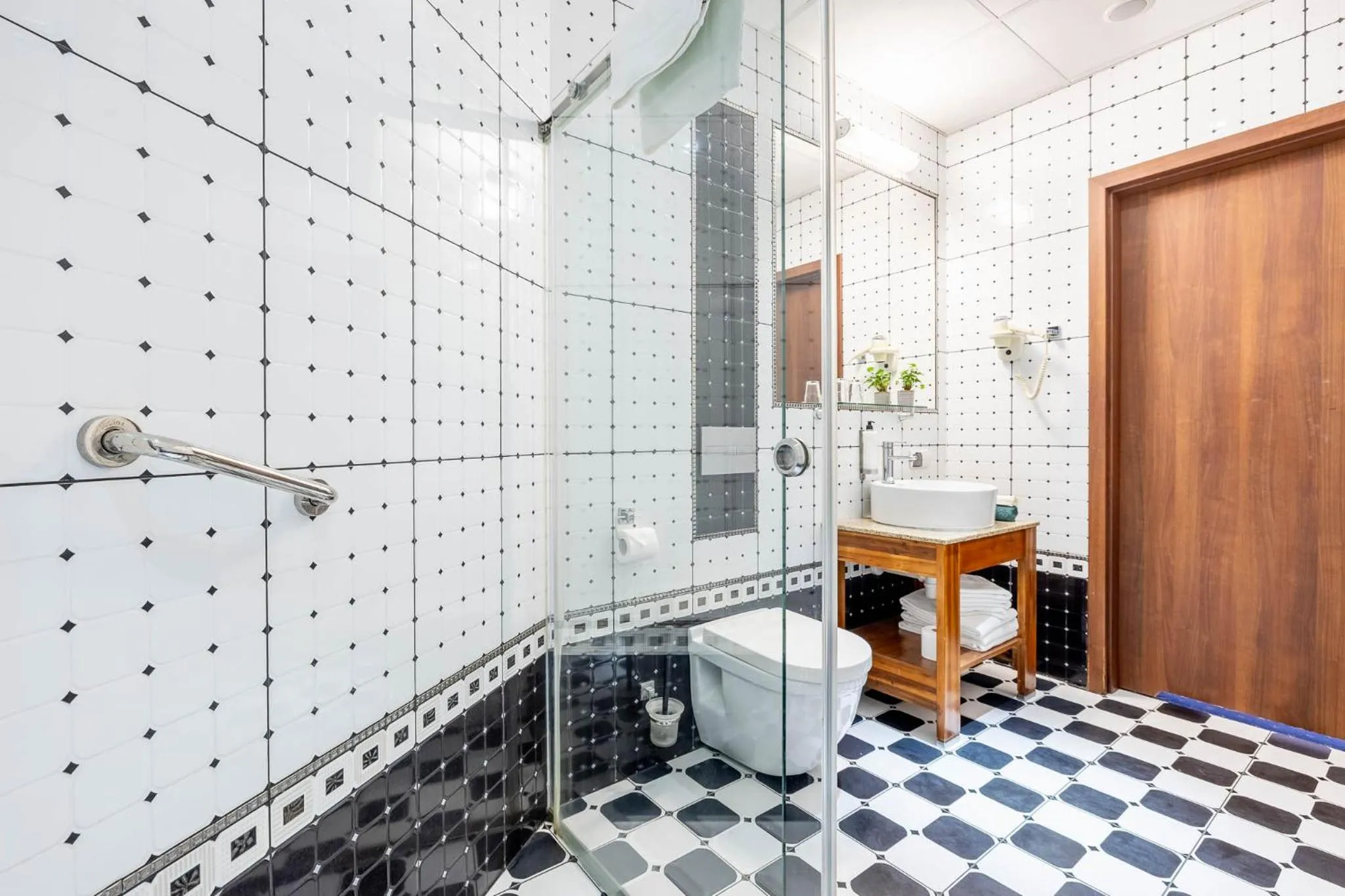 Shower in Hotel Piast Wrocław Centrum