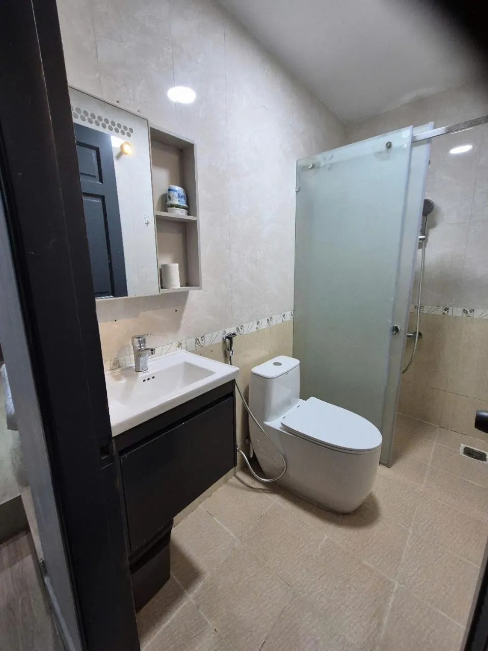 Shower in APEC BnB Hotel