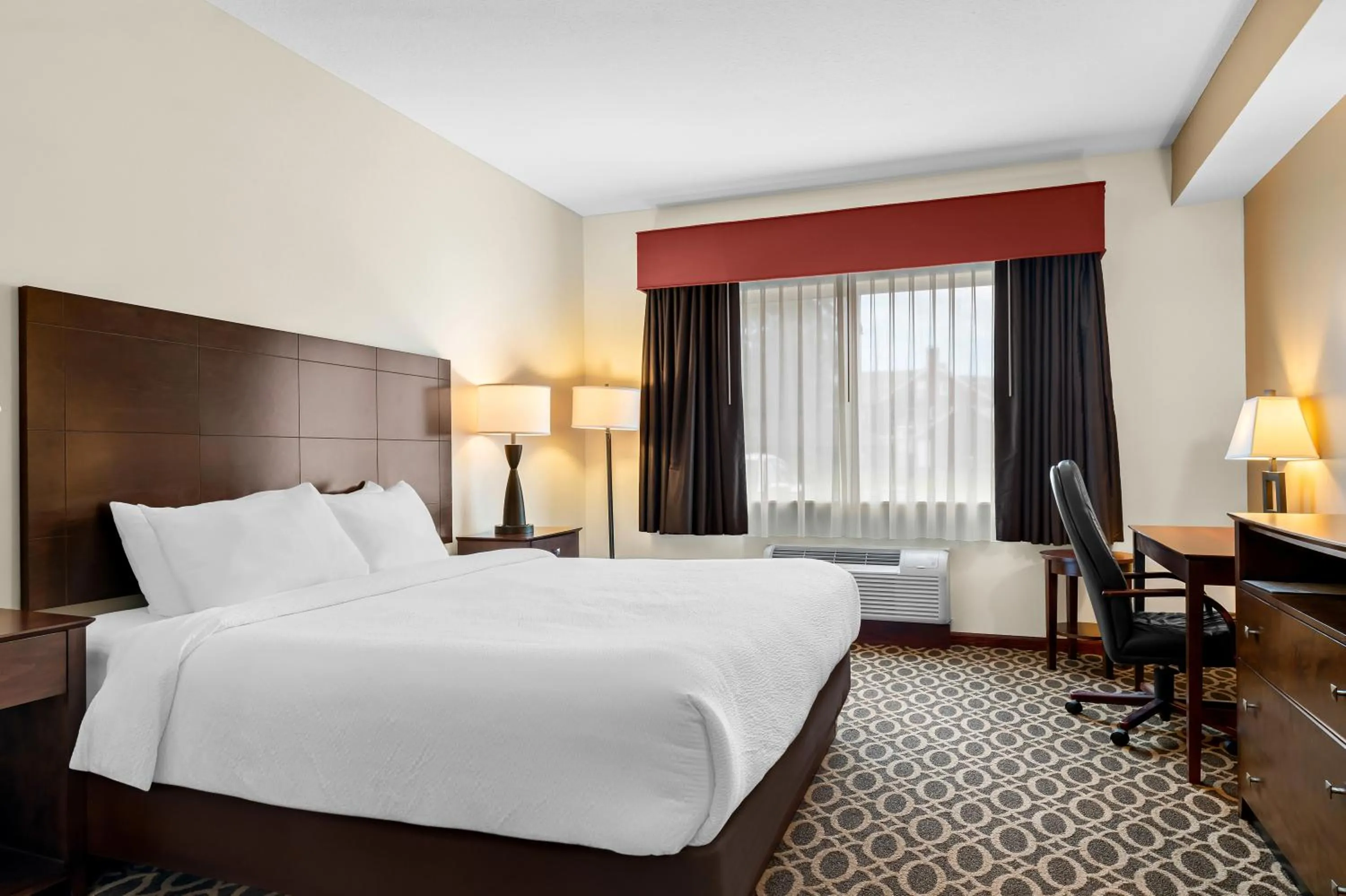 Bedroom, Bed in Best Western Paradise Inn