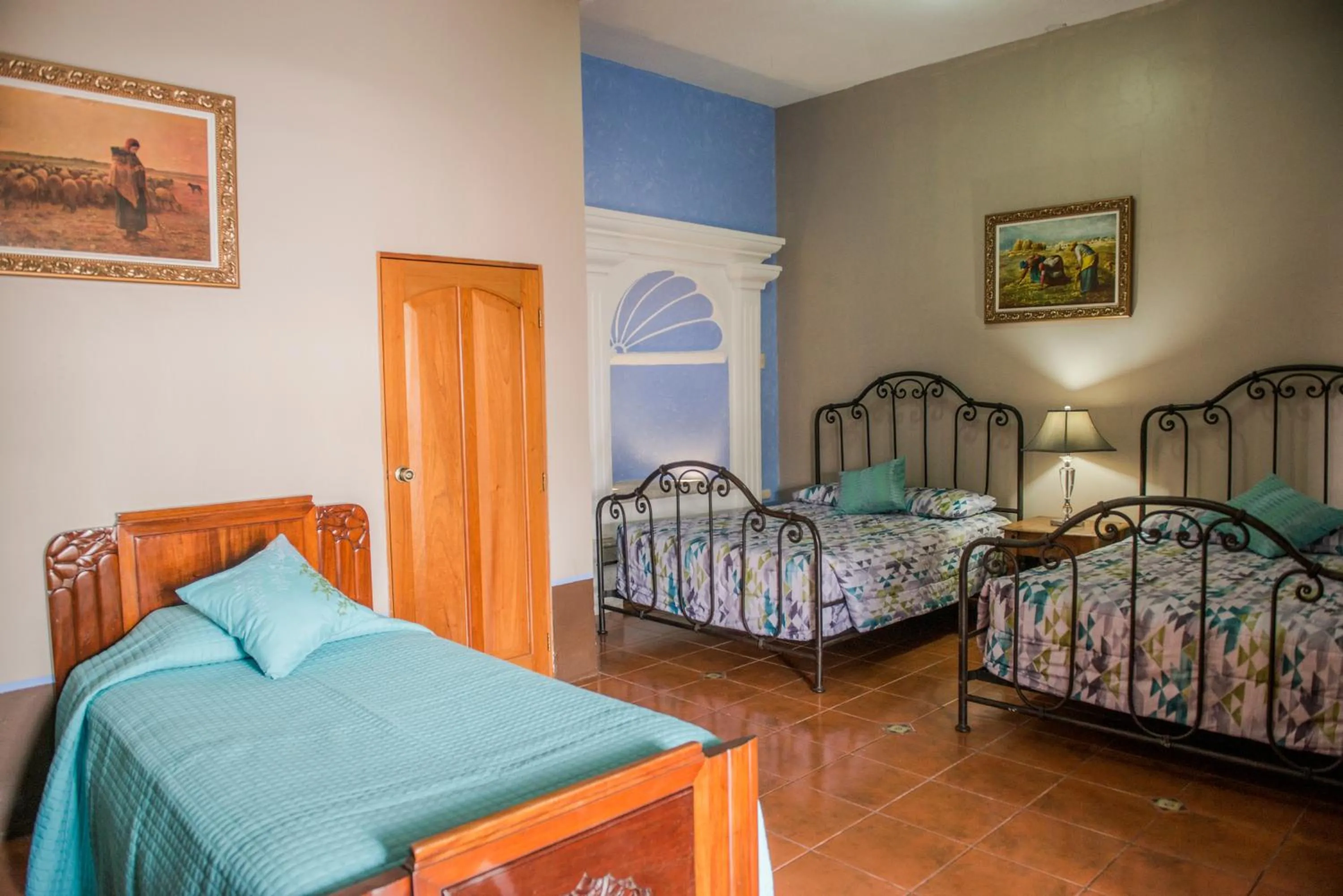 Triple Room with Private Bathroom in Hotel Casa de las Fuentes
