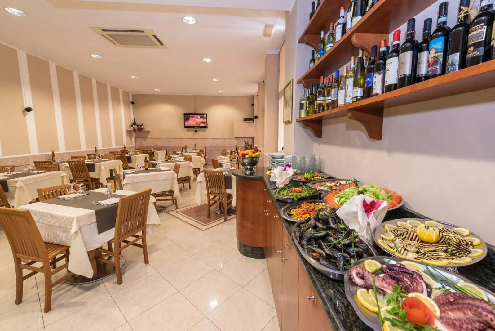 Restaurant/places to eat in Hotel Santa Maria
