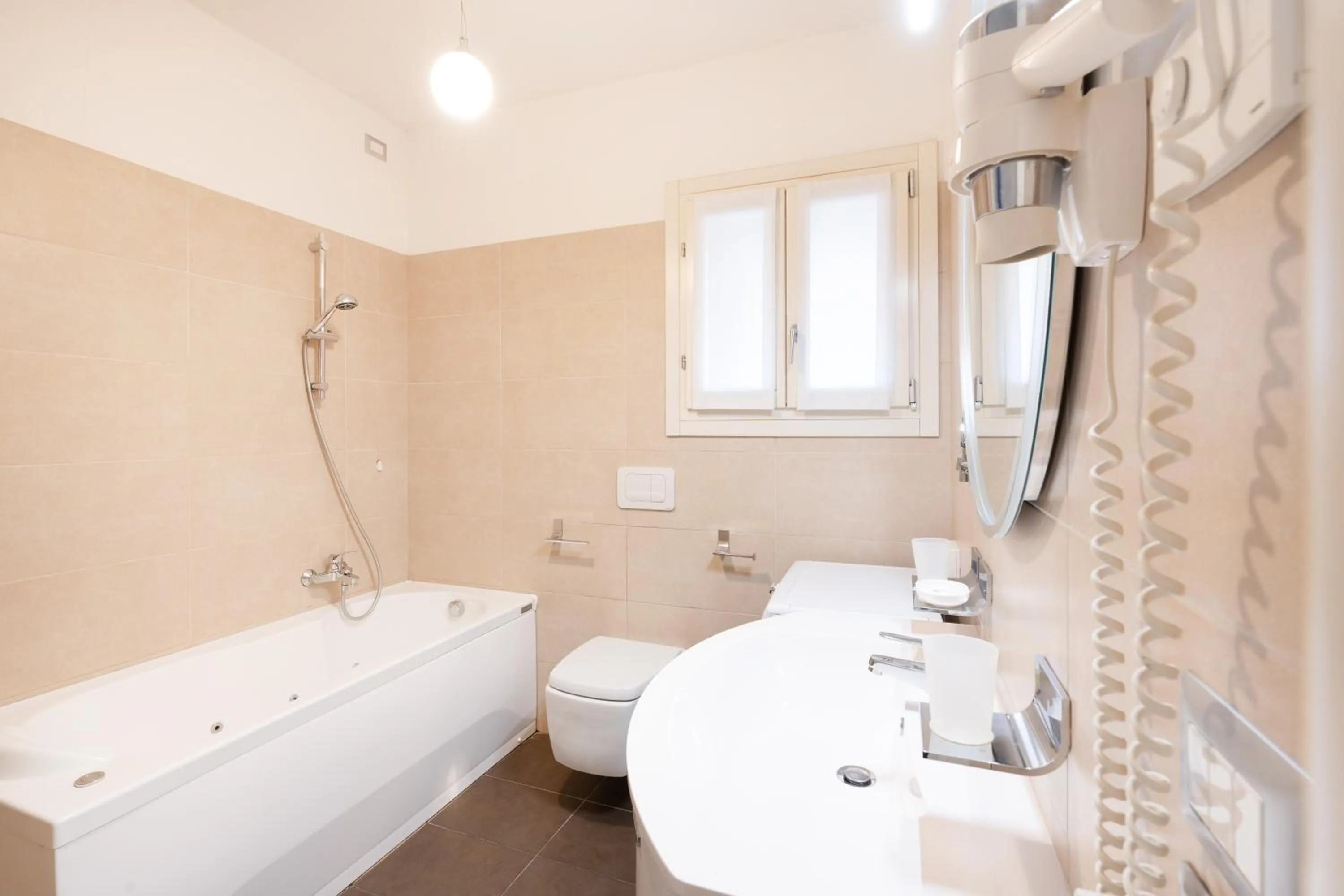 Bathroom in Ca' Degli Antichi Giardini Apartments