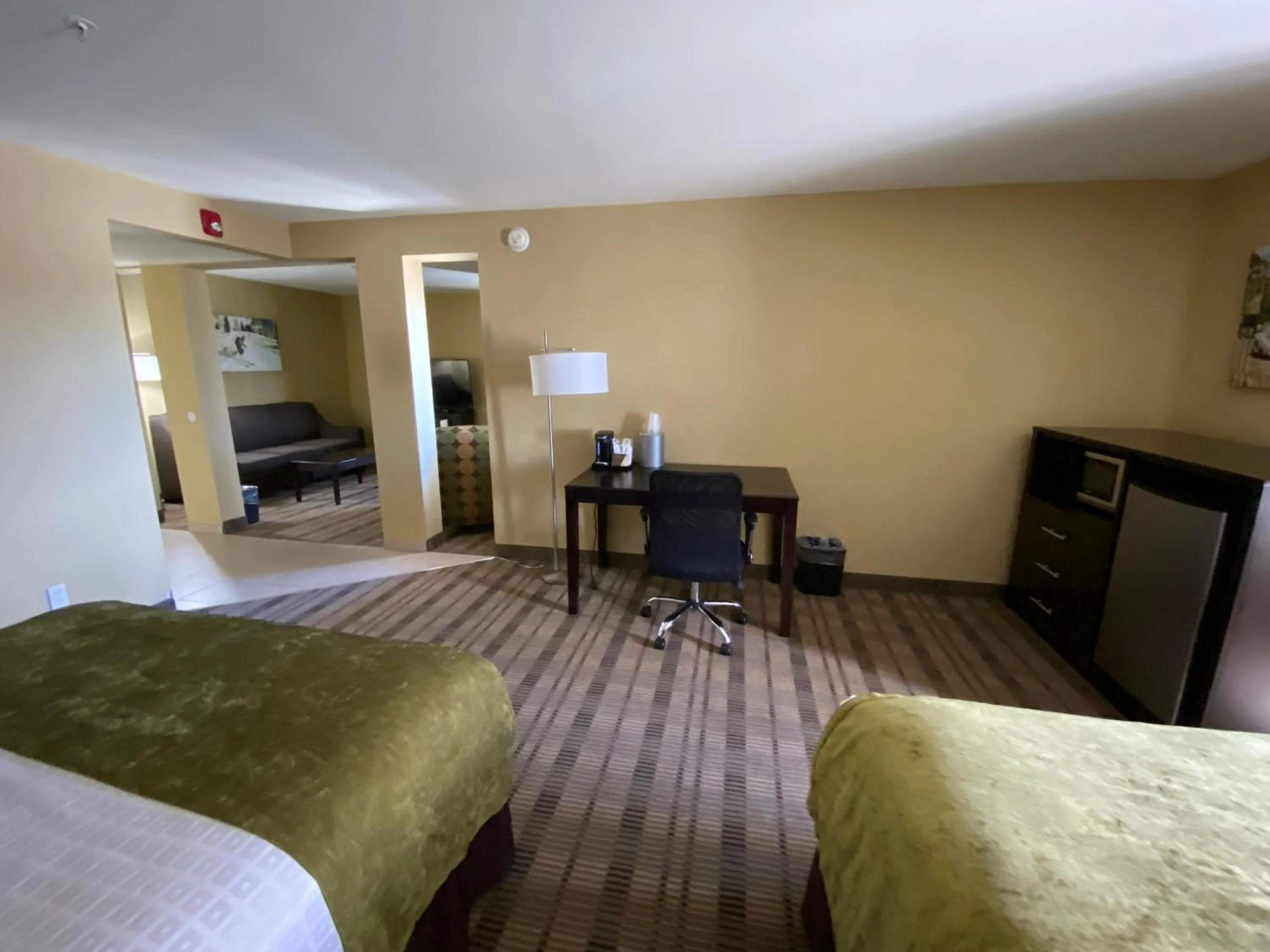 Seating area, Bed in Pagosa Lodge