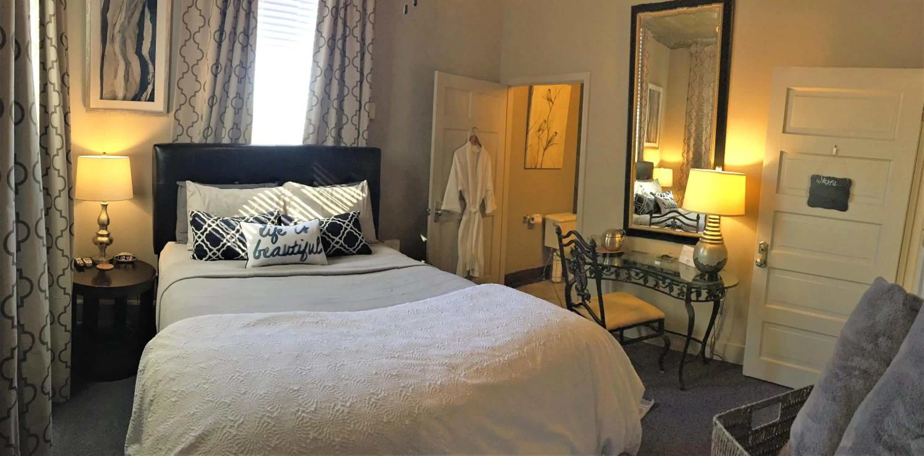 Bed in The Loft on the Square