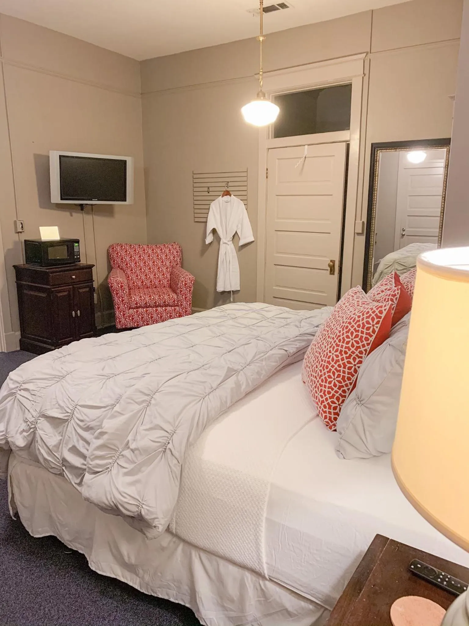 Bedroom, Bed in The Loft on the Square