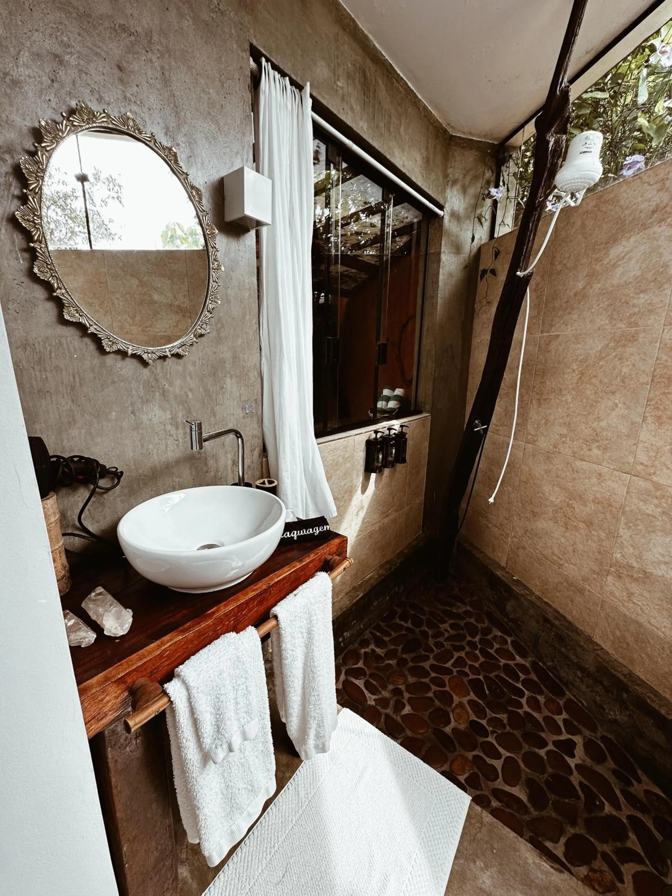 Shower in Vila Abaton