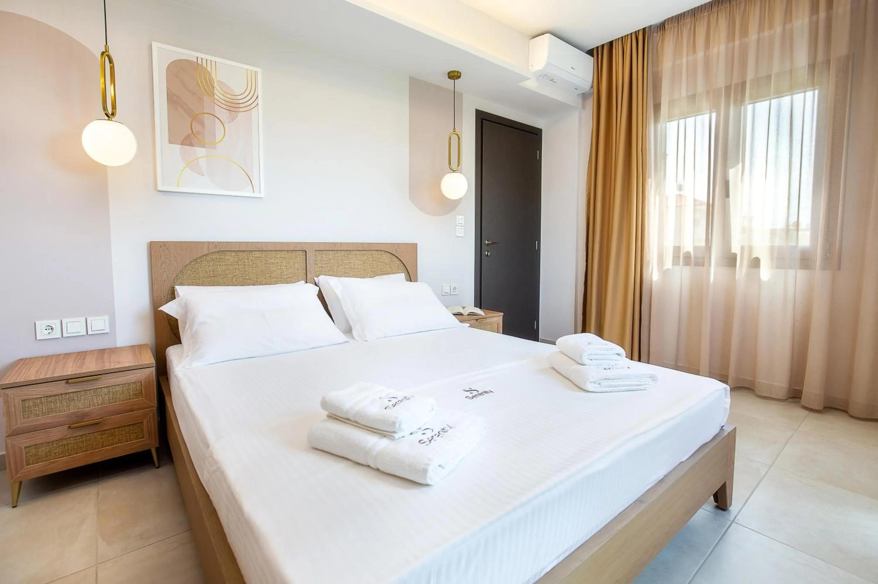 SerèNova Luxury Suites