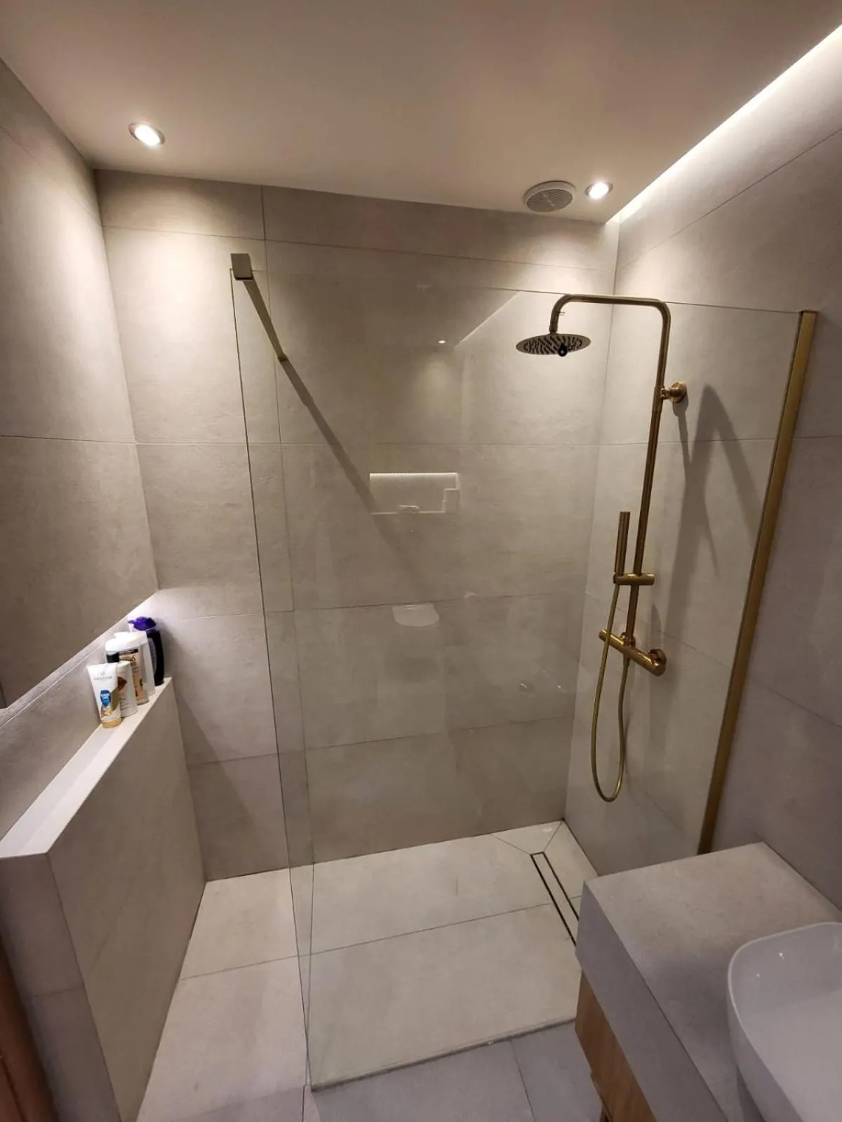 Shower in Villa Solaris