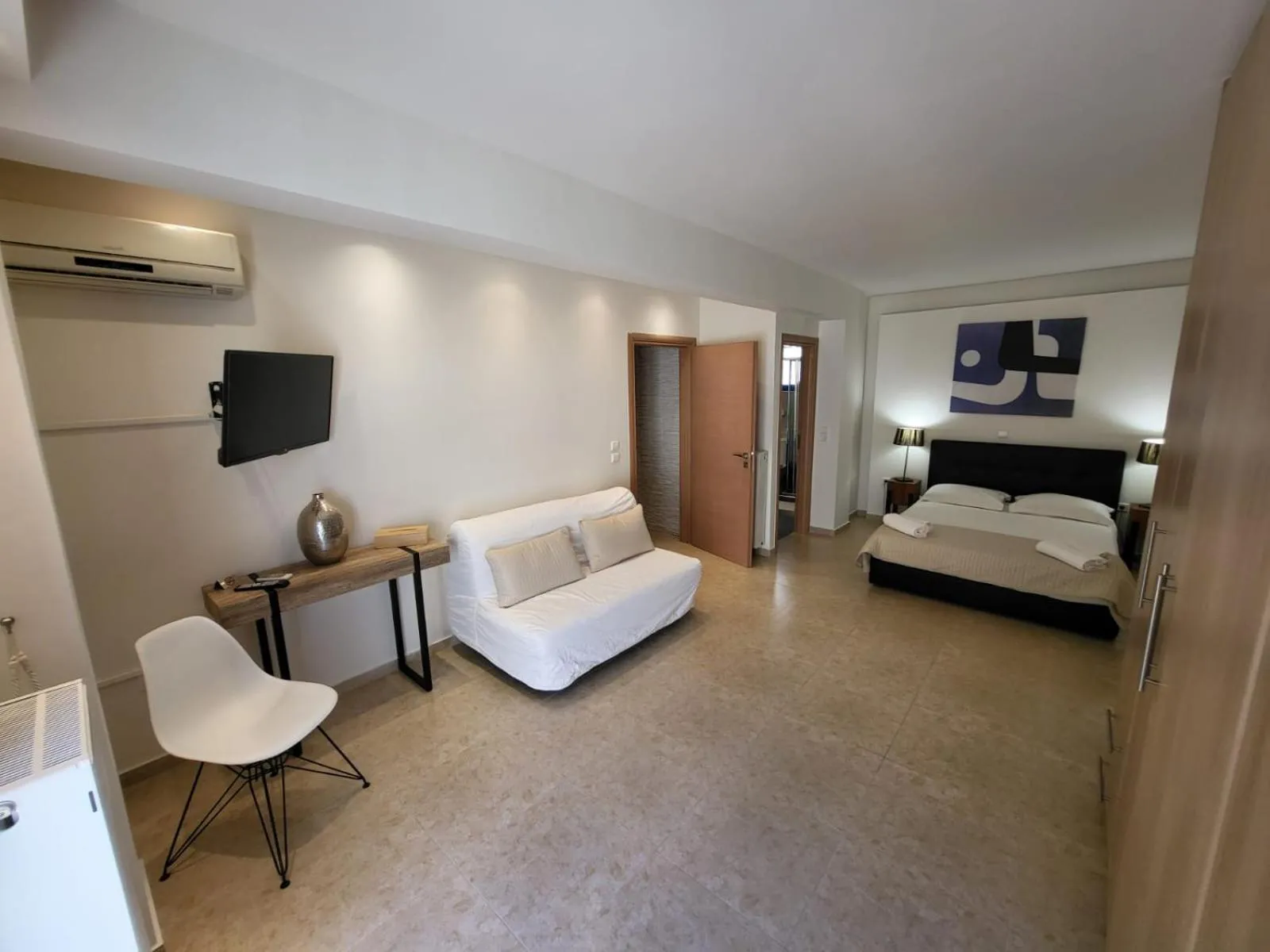 Photo of the whole room, Bed in Villa Solaris