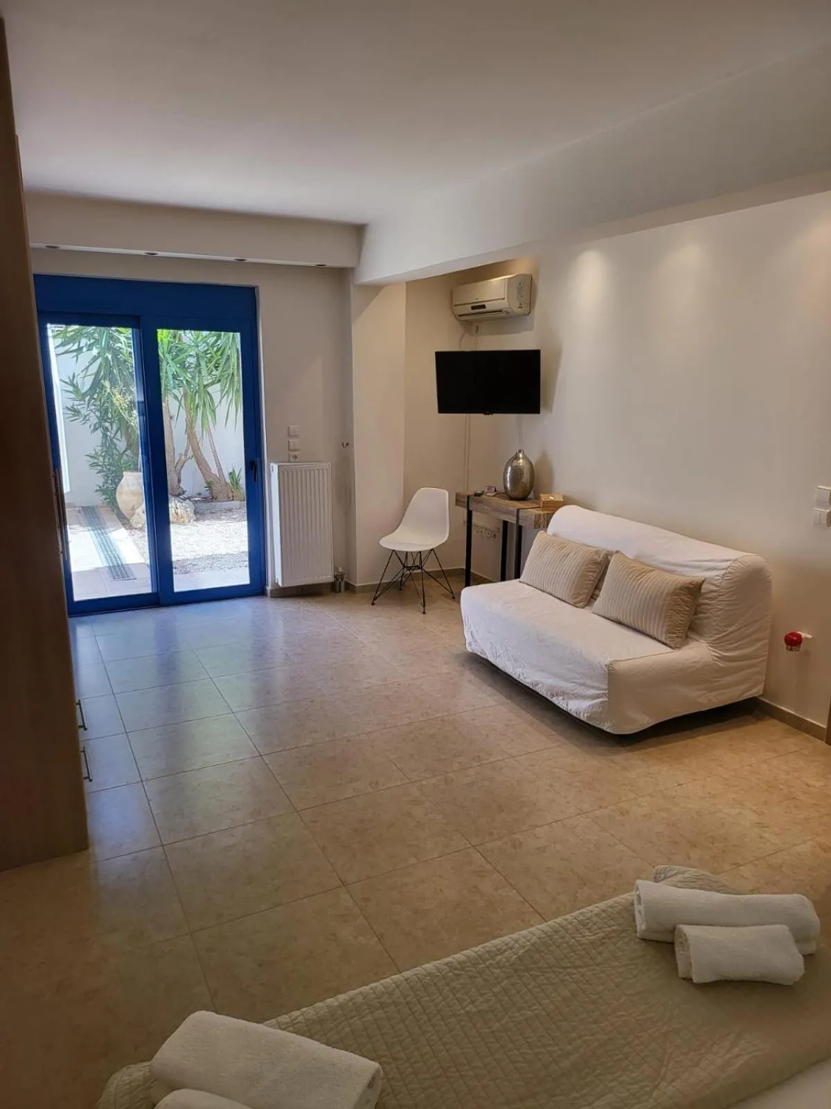 TV and multimedia, Bed in Villa Solaris