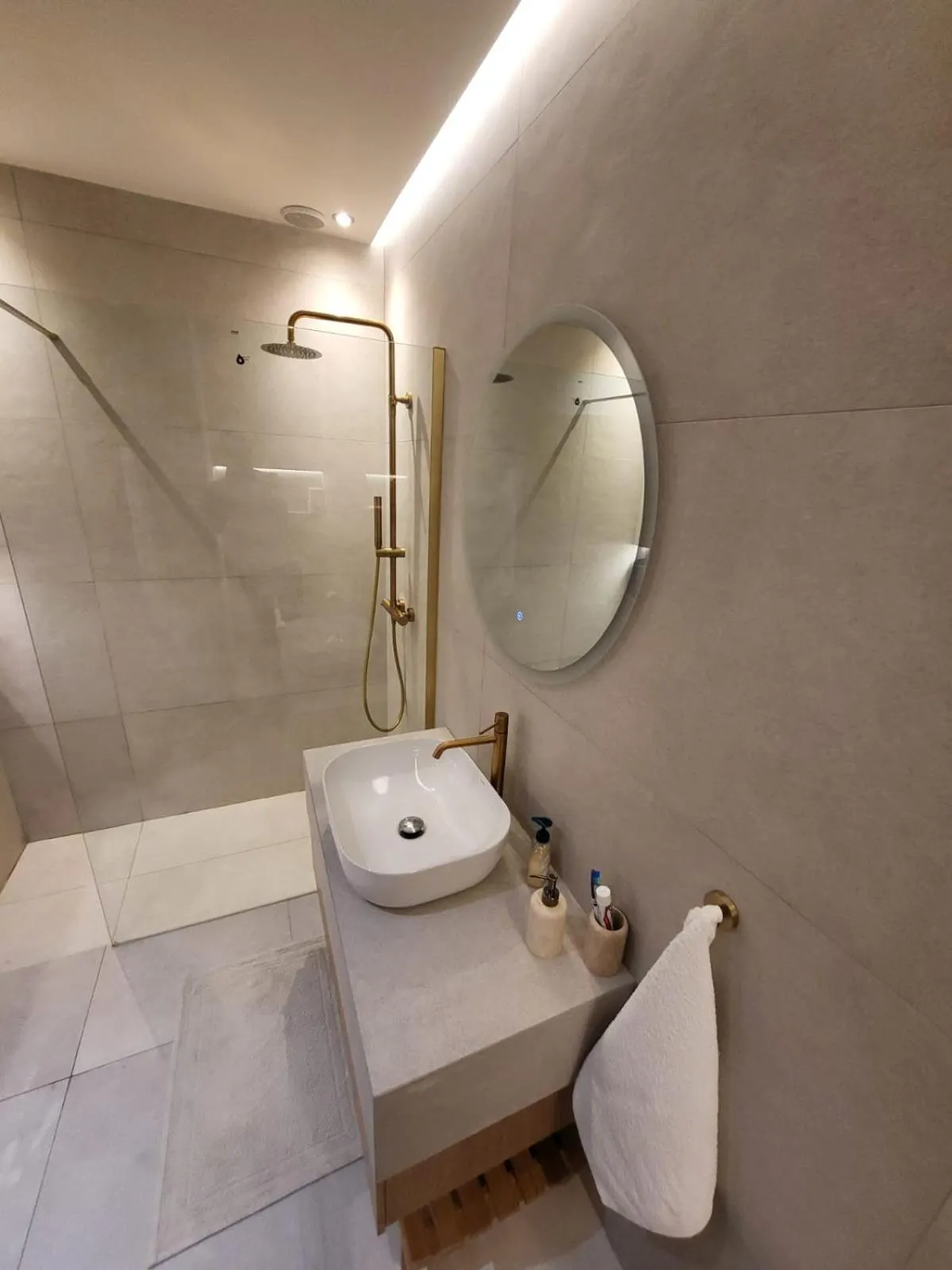 Shower in Villa Solaris