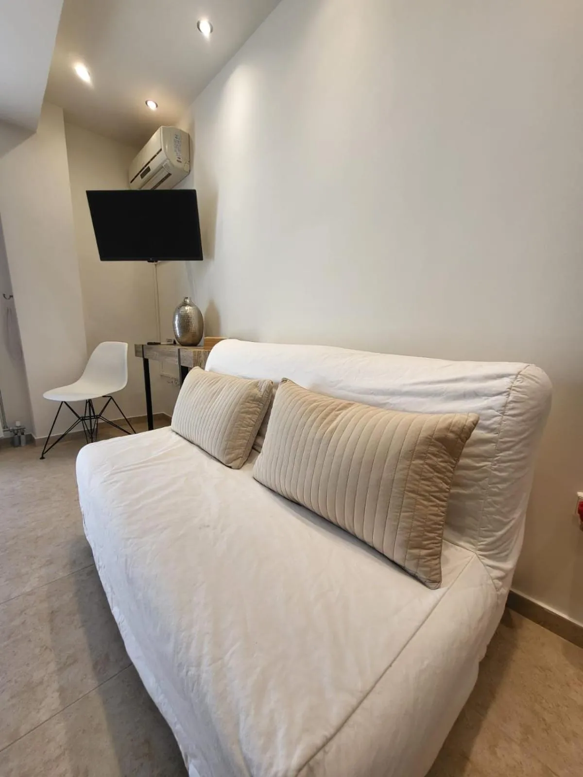 Seating area, Bed in Villa Solaris