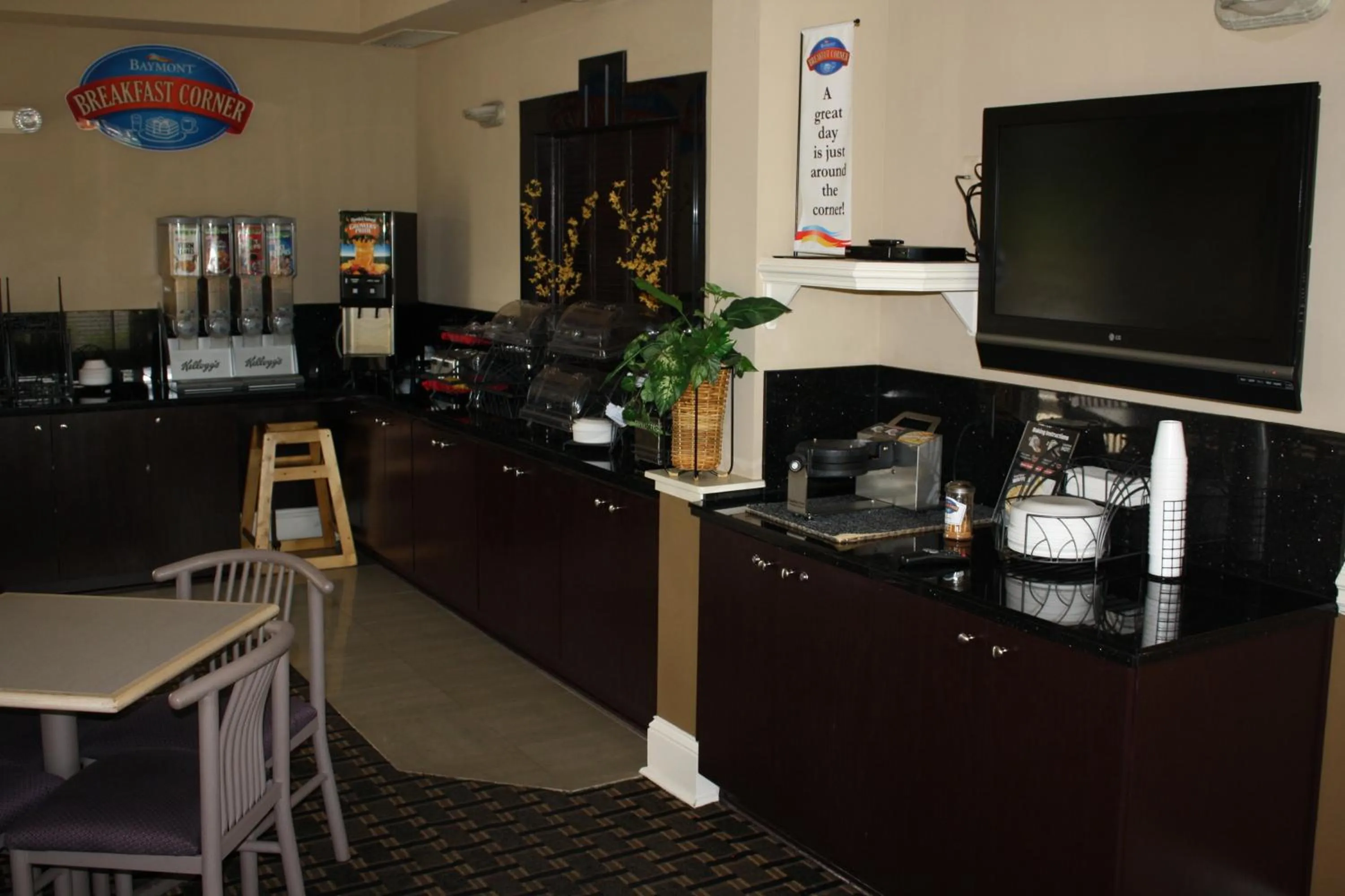 Restaurant/places to eat in Baymont by Wyndham Crestview