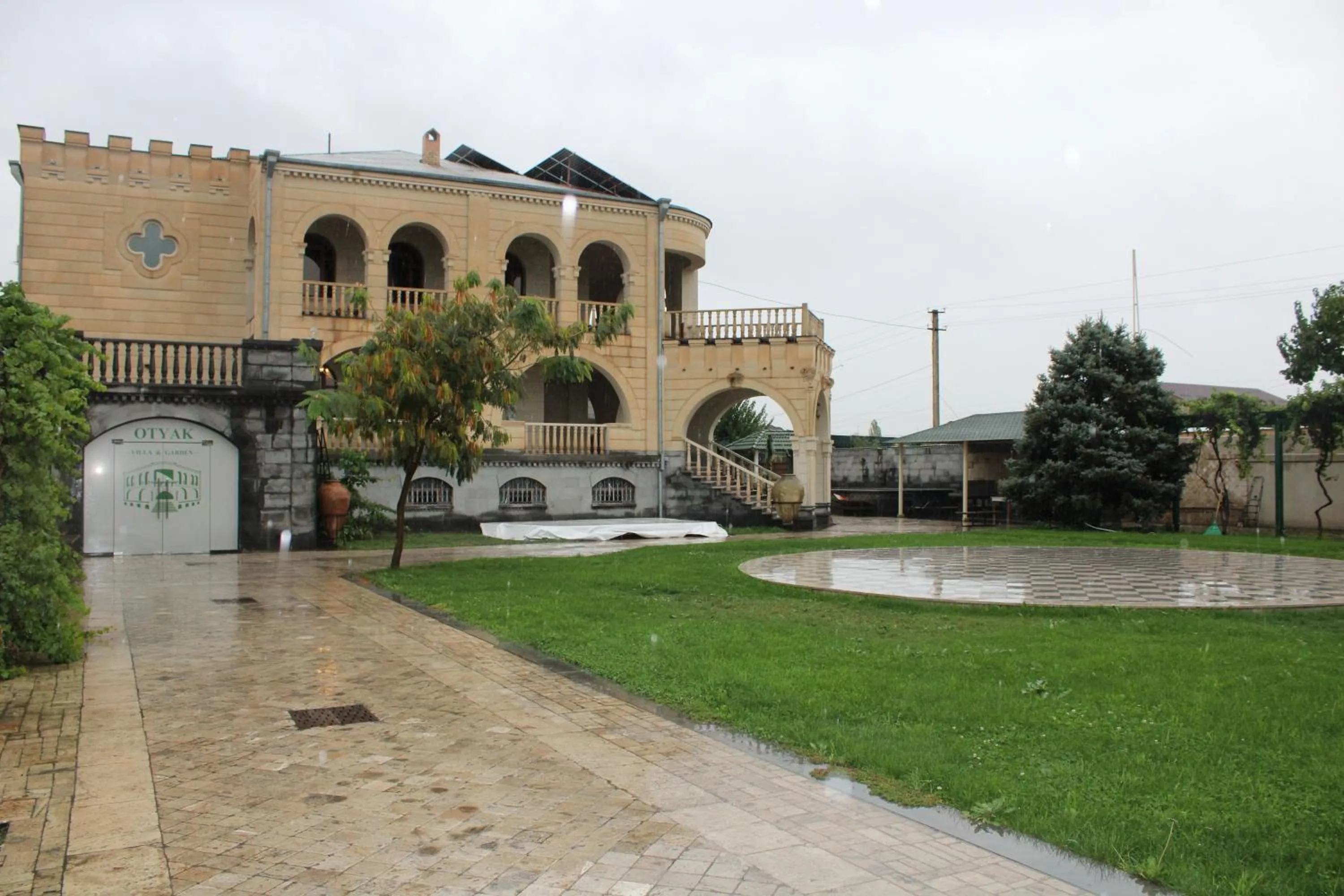 Facade/entrance in Otyak Plaza Hotel Airport Zvartnots EVN