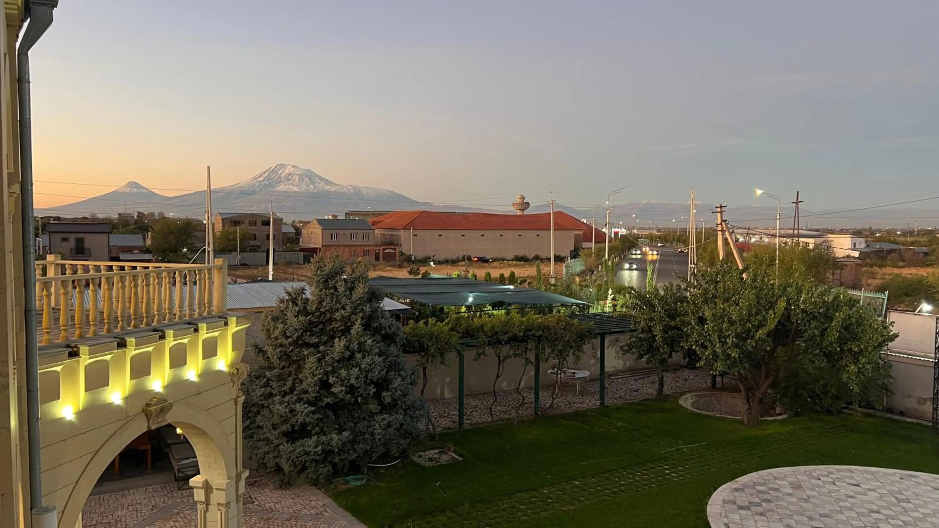 Otyak Plaza Hotel Airport Zvartnots EVN