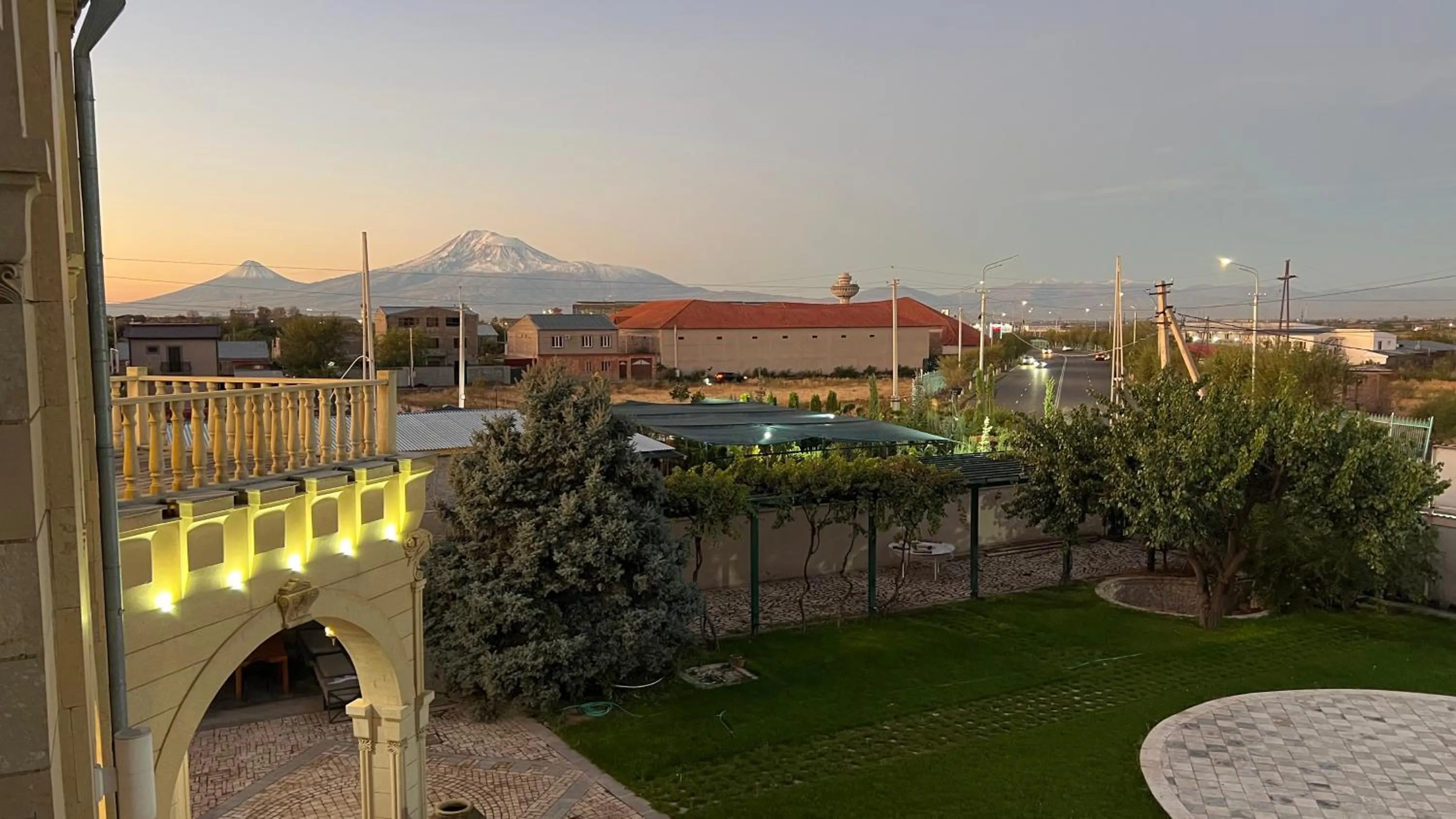 Otyak Plaza Hotel Airport Zvartnots EVN