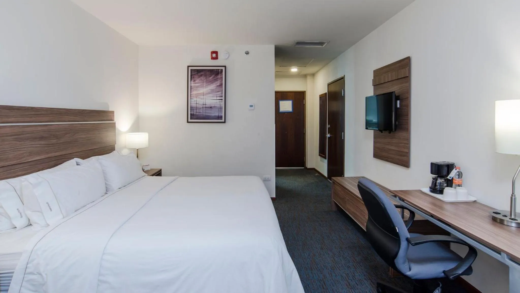 Photo of the whole room, Bed in Holiday Inn Express Culiacan by IHG