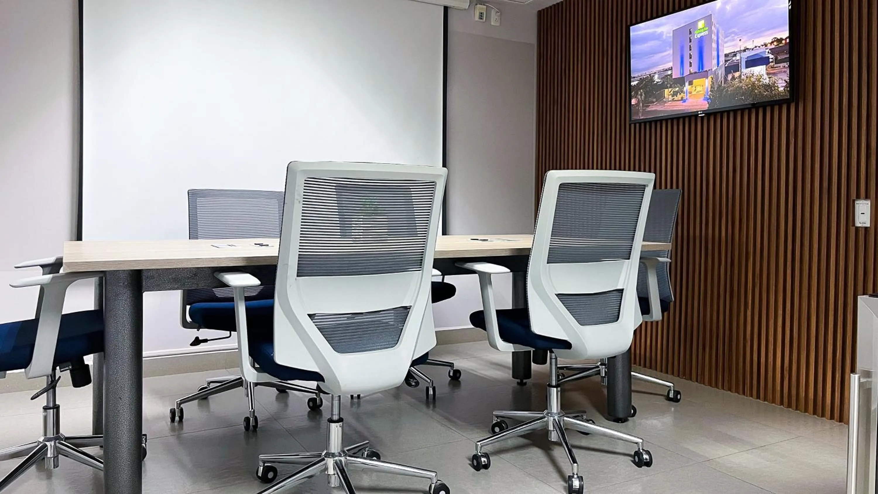 Meeting/conference room in Holiday Inn Express Culiacan by IHG