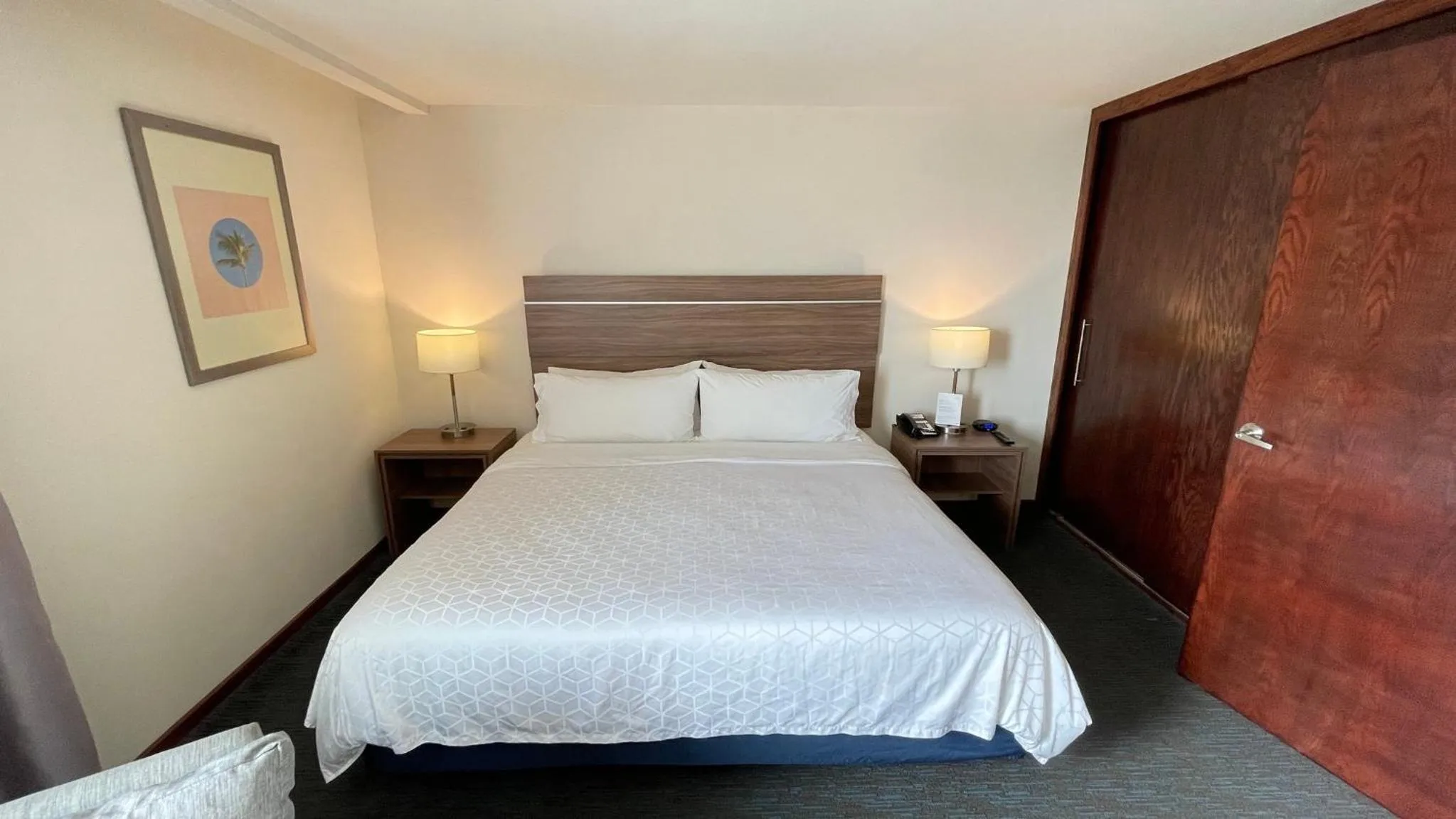 Photo of the whole room, Bed in Holiday Inn Express Culiacan by IHG