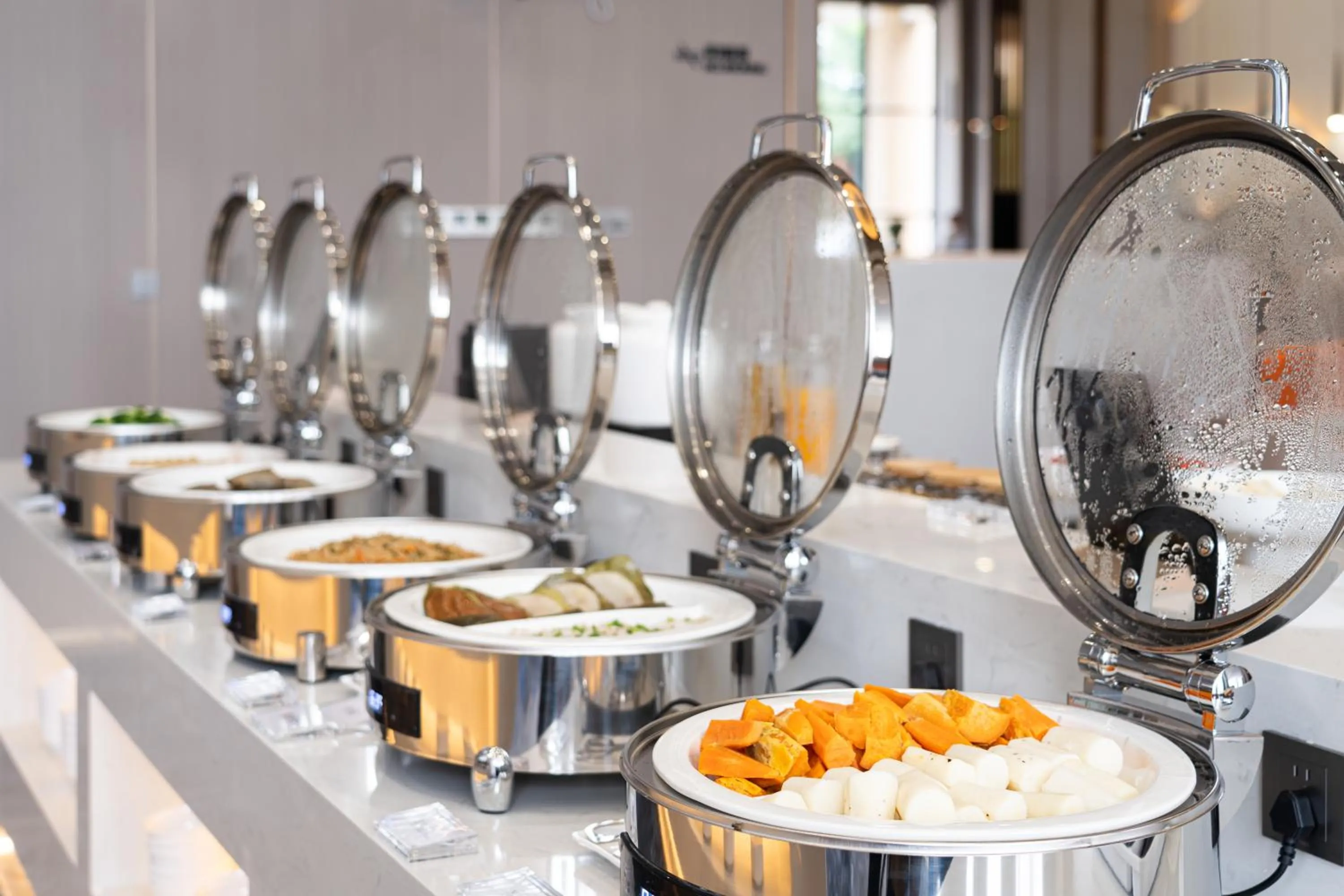 Restaurant/places to eat in Poltton Century Hotel Yangjiang Jinshan Road