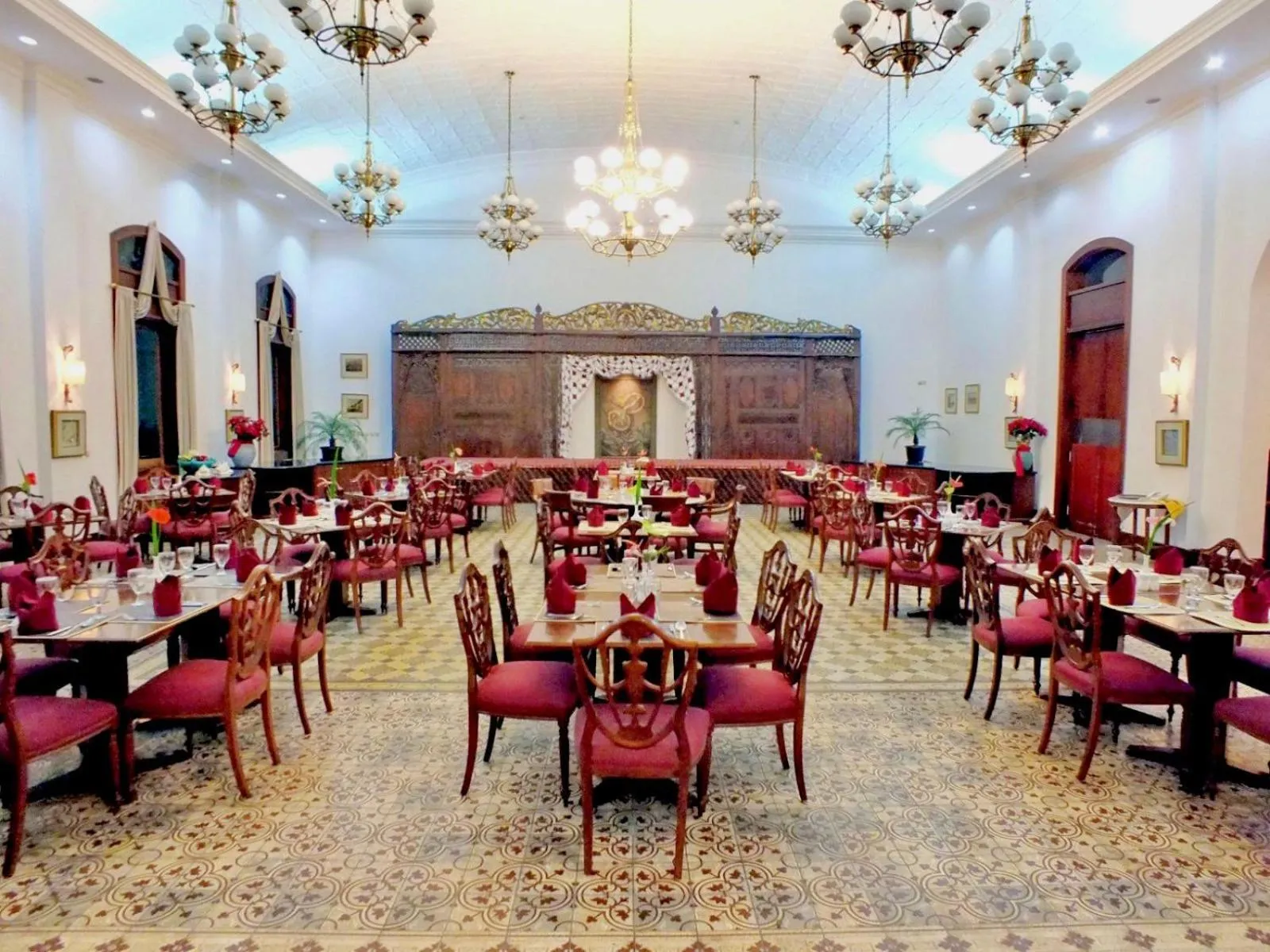 Restaurant/places to eat in Kresna Hotel