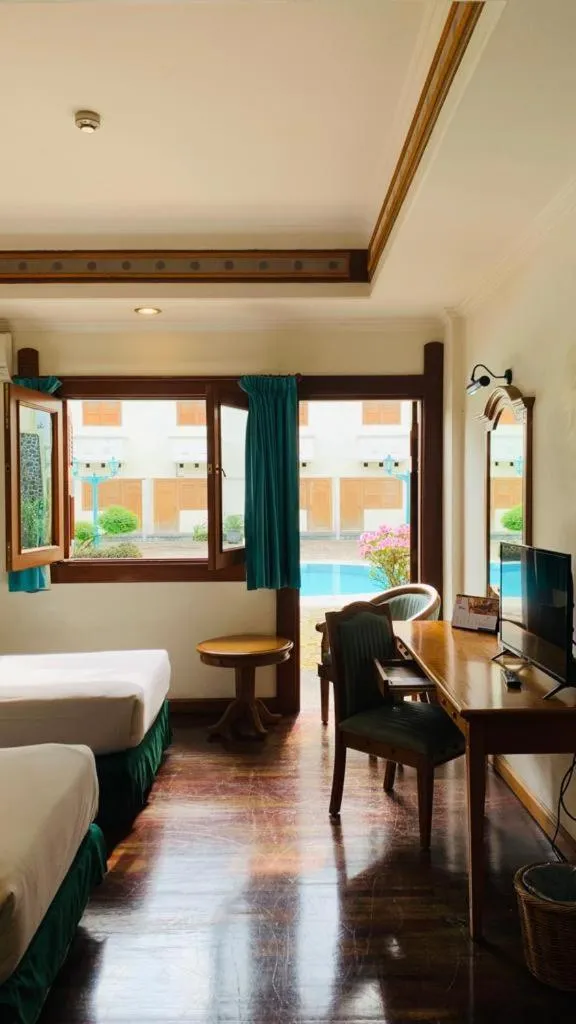 Bedroom, Bed in Kresna Hotel