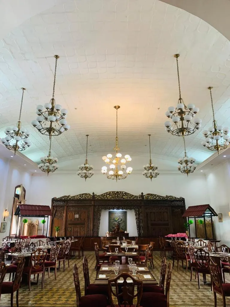 Restaurant/places to eat in Kresna Hotel