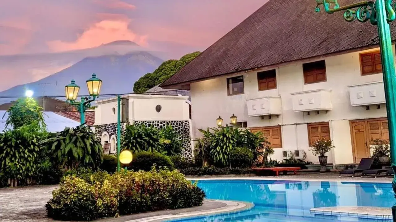 Swimming pool in Kresna Hotel Swimming pool in Kresna Hotel
