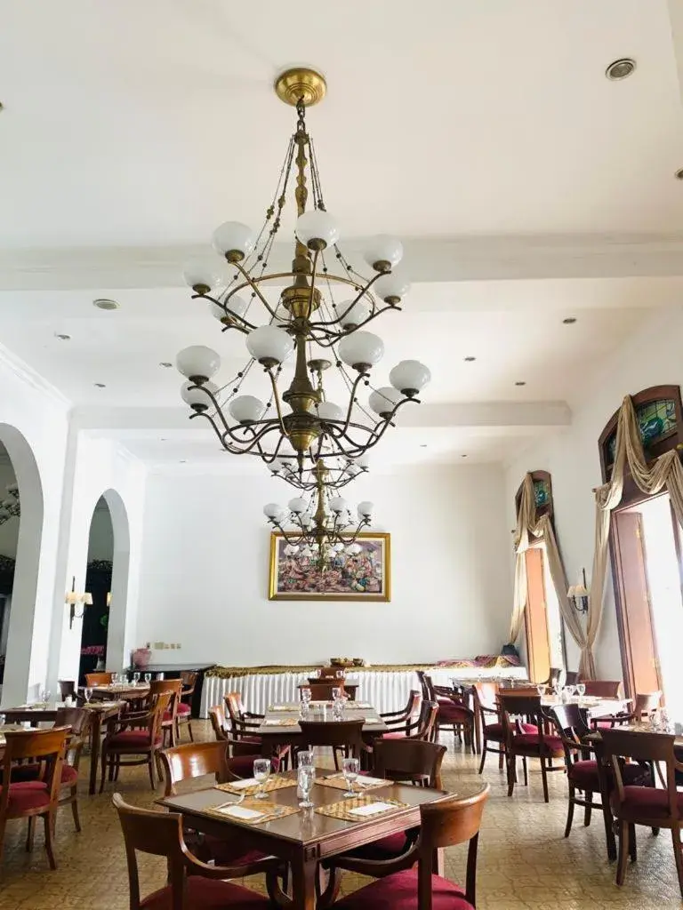 Restaurant/places to eat in Kresna Hotel Restaurant/places to eat in Kresna Hotel