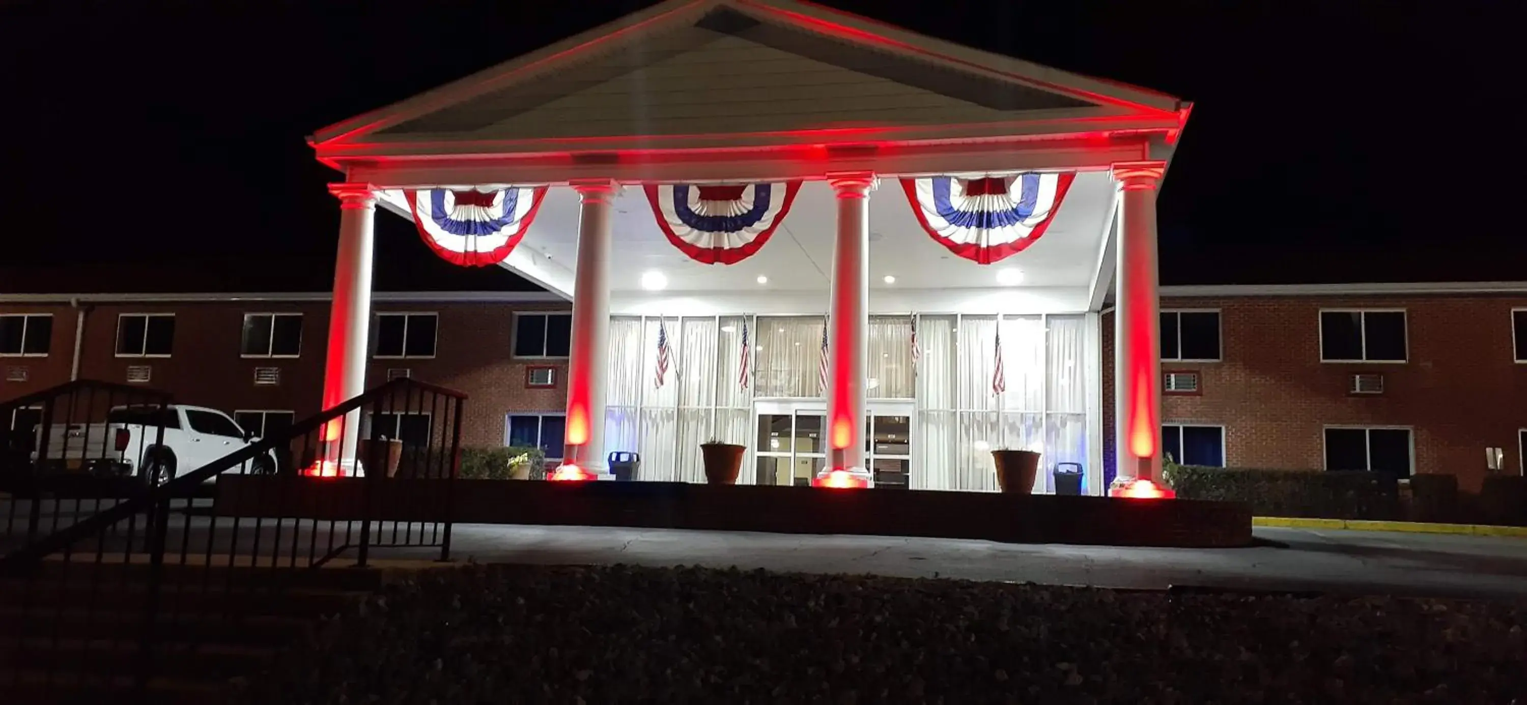 Property building in Americas Best Value Inn Phenix City Property building in Americas Best Value Inn Phenix City