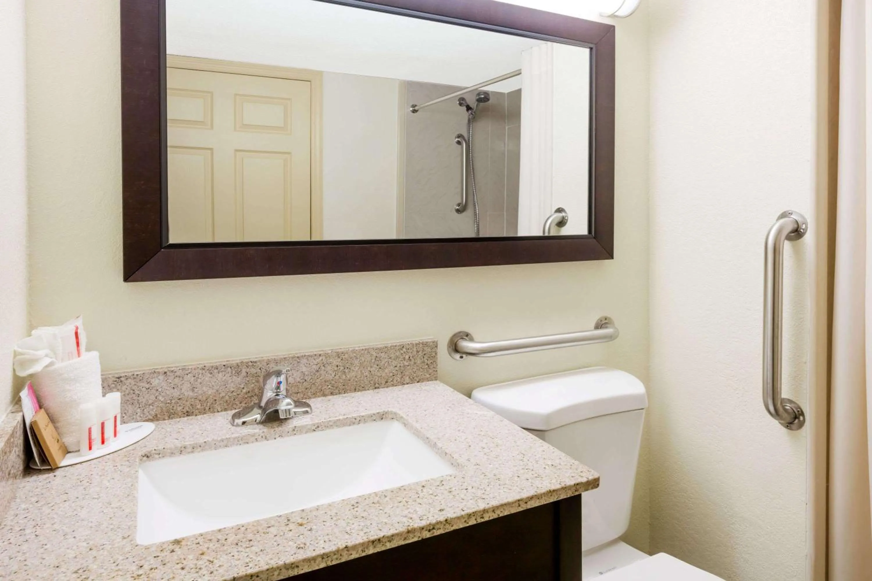 Shower in Americas Best Value Inn Phenix City