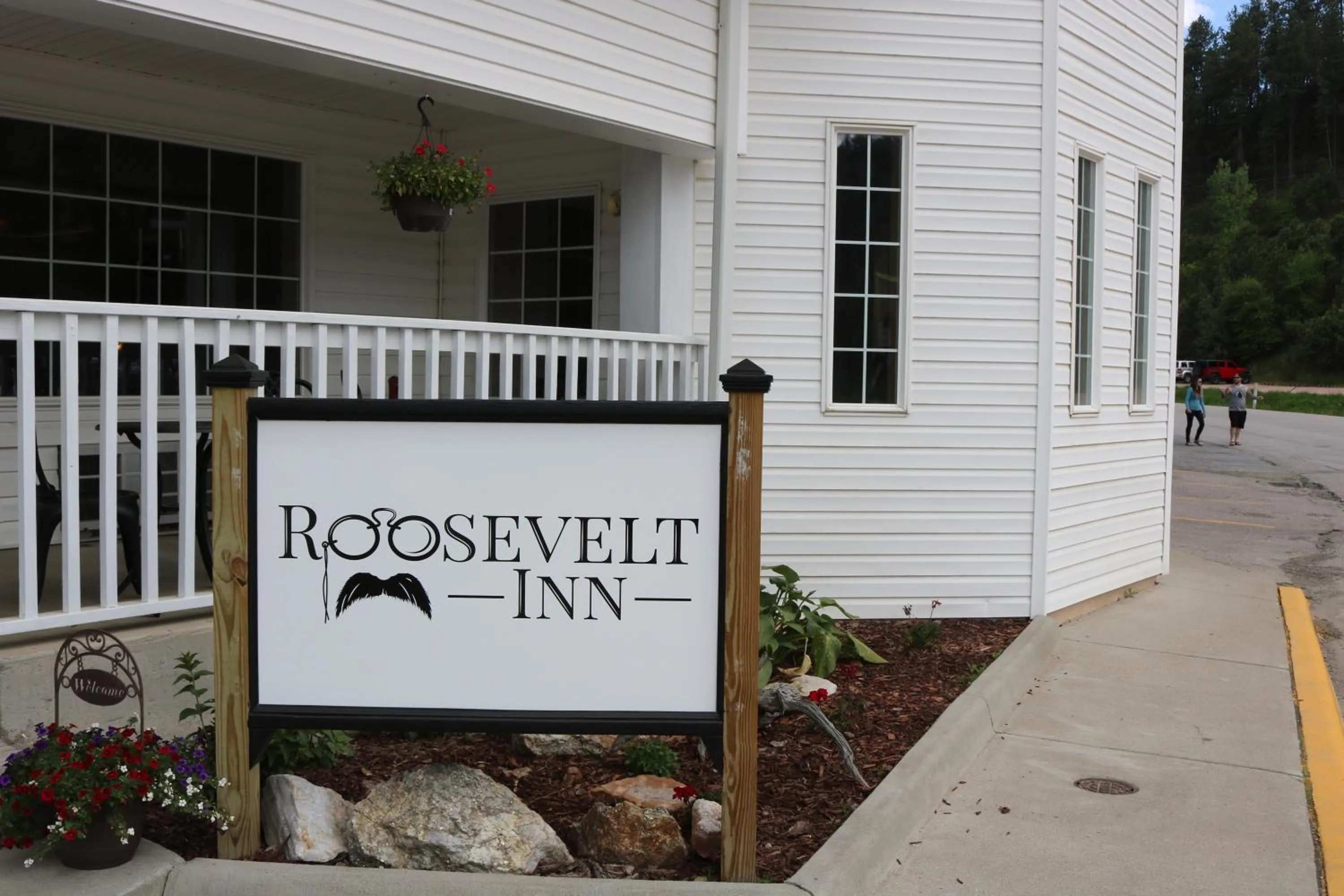 Roosevelt Inn Mount Rushmore