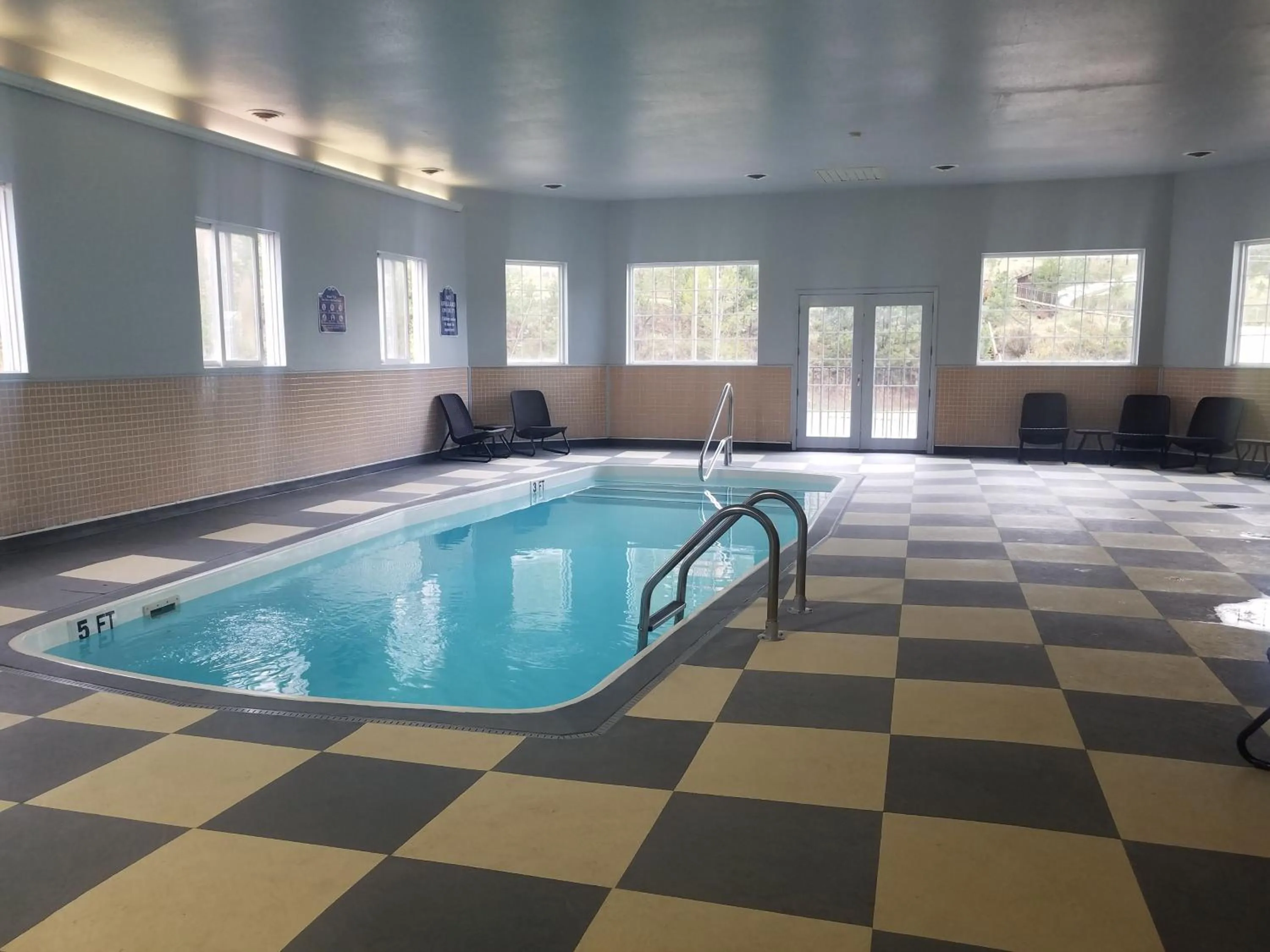 Roosevelt Inn Mount Rushmore