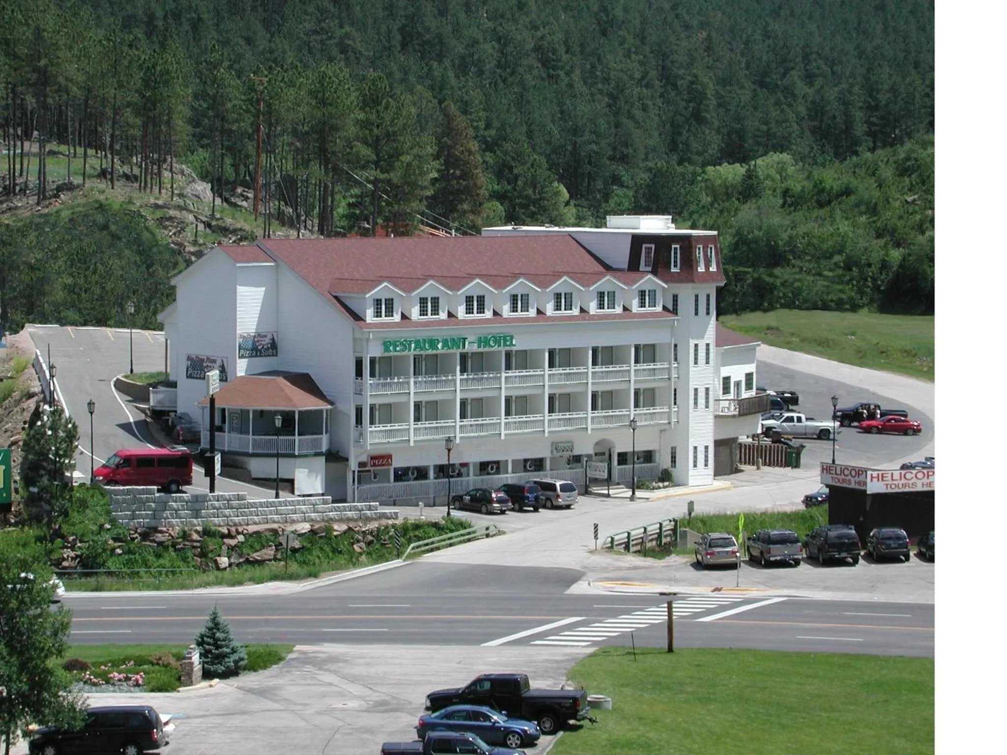 Facade/entrance in Roosevelt Inn Mount Rushmore