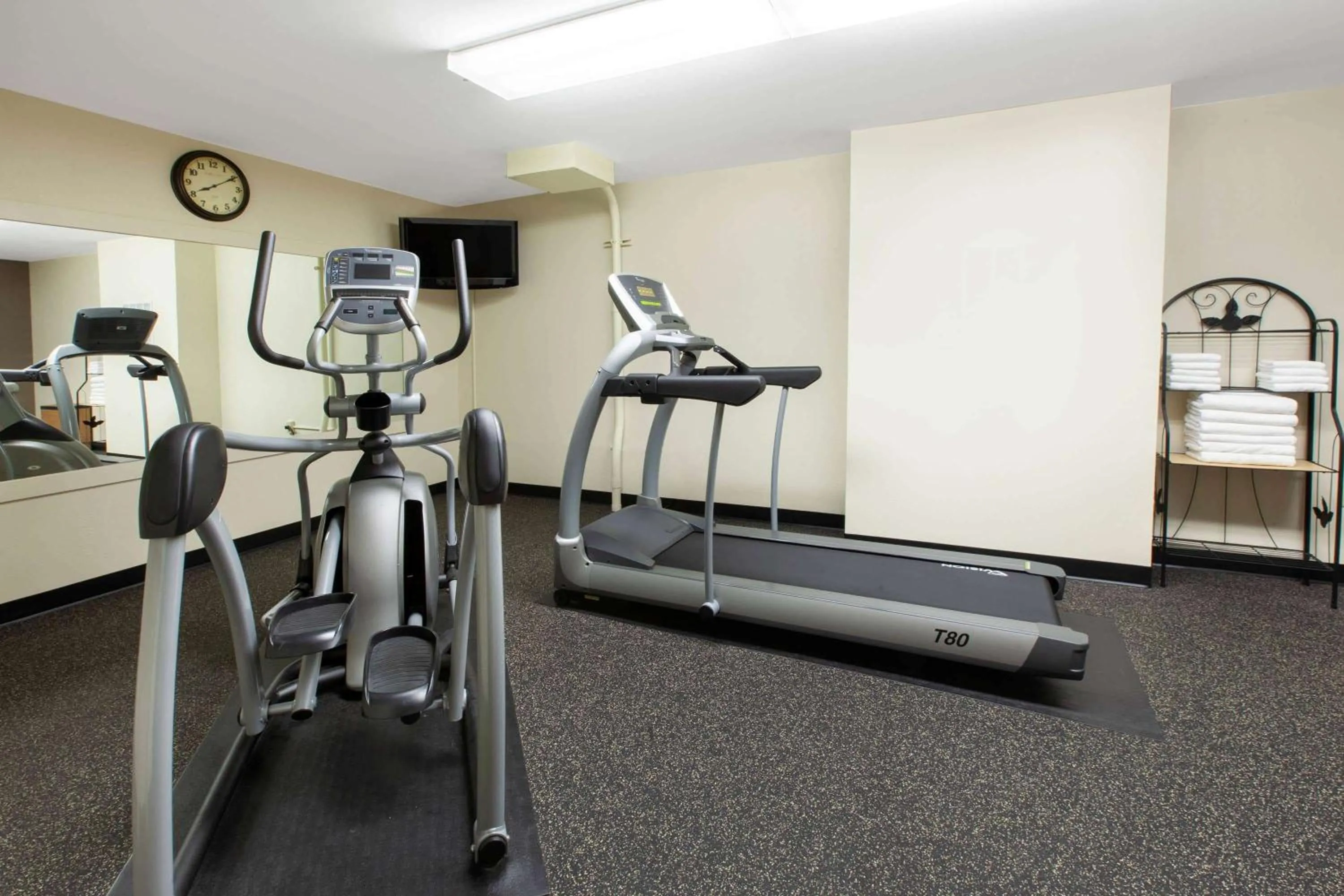 Fitness centre/facilities in AmericInn by Wyndham Silver City