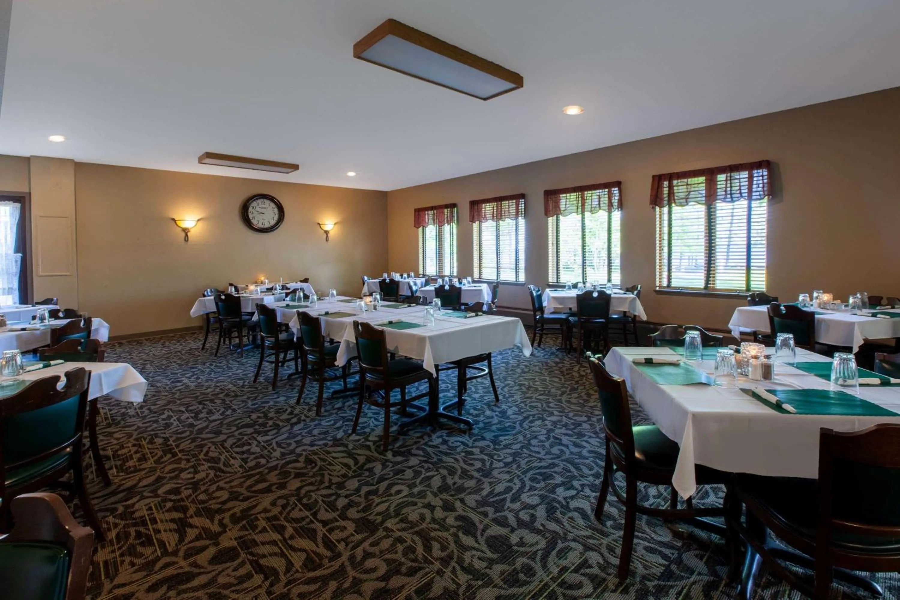 Restaurant/places to eat in AmericInn by Wyndham Silver City