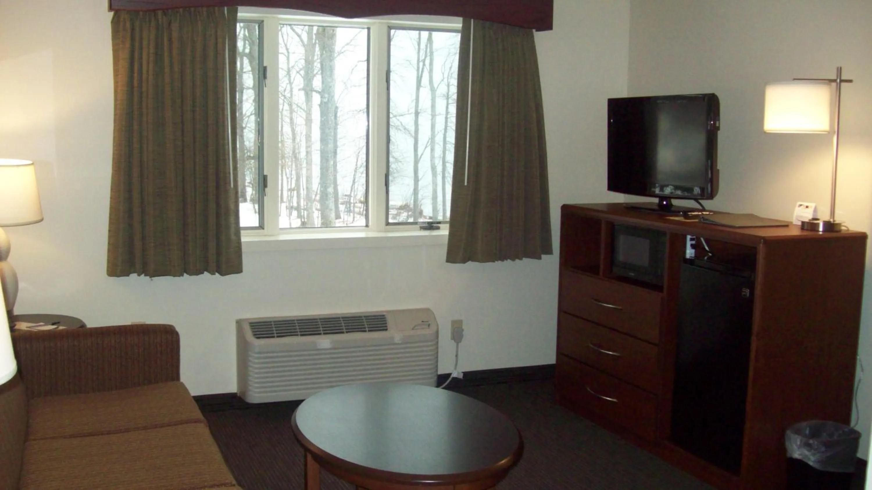 Communal lounge/ TV room in AmericInn by Wyndham Silver City