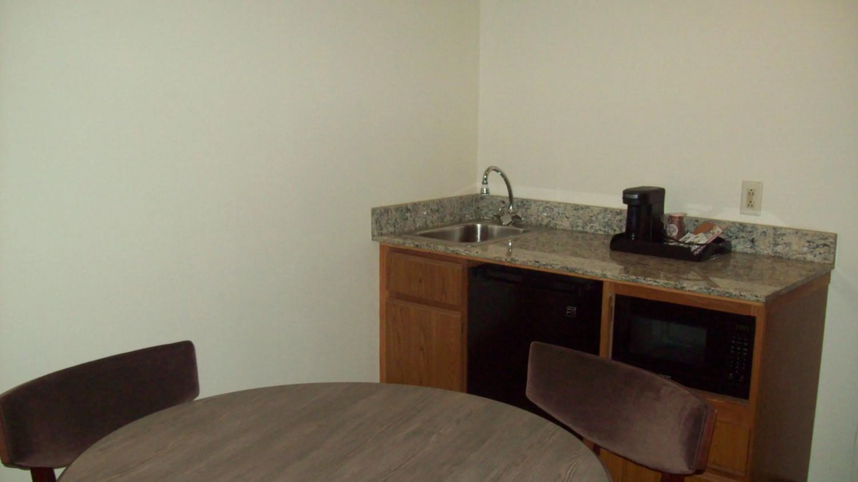 Kitchen or kitchenette in AmericInn by Wyndham Silver City