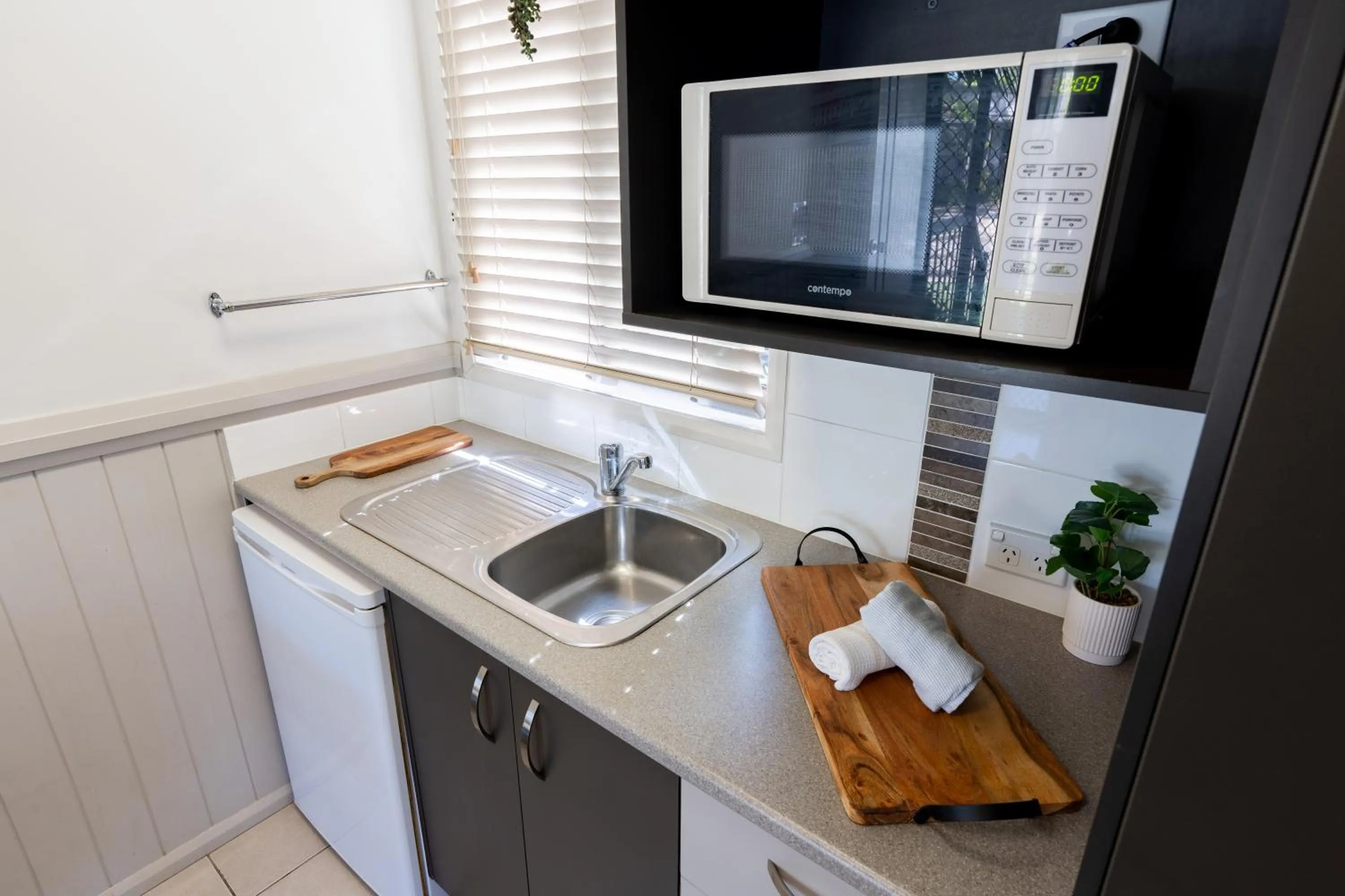 Kitchen or kitchenette in BIG4 Tasman Holiday Parks - Rowes Bay