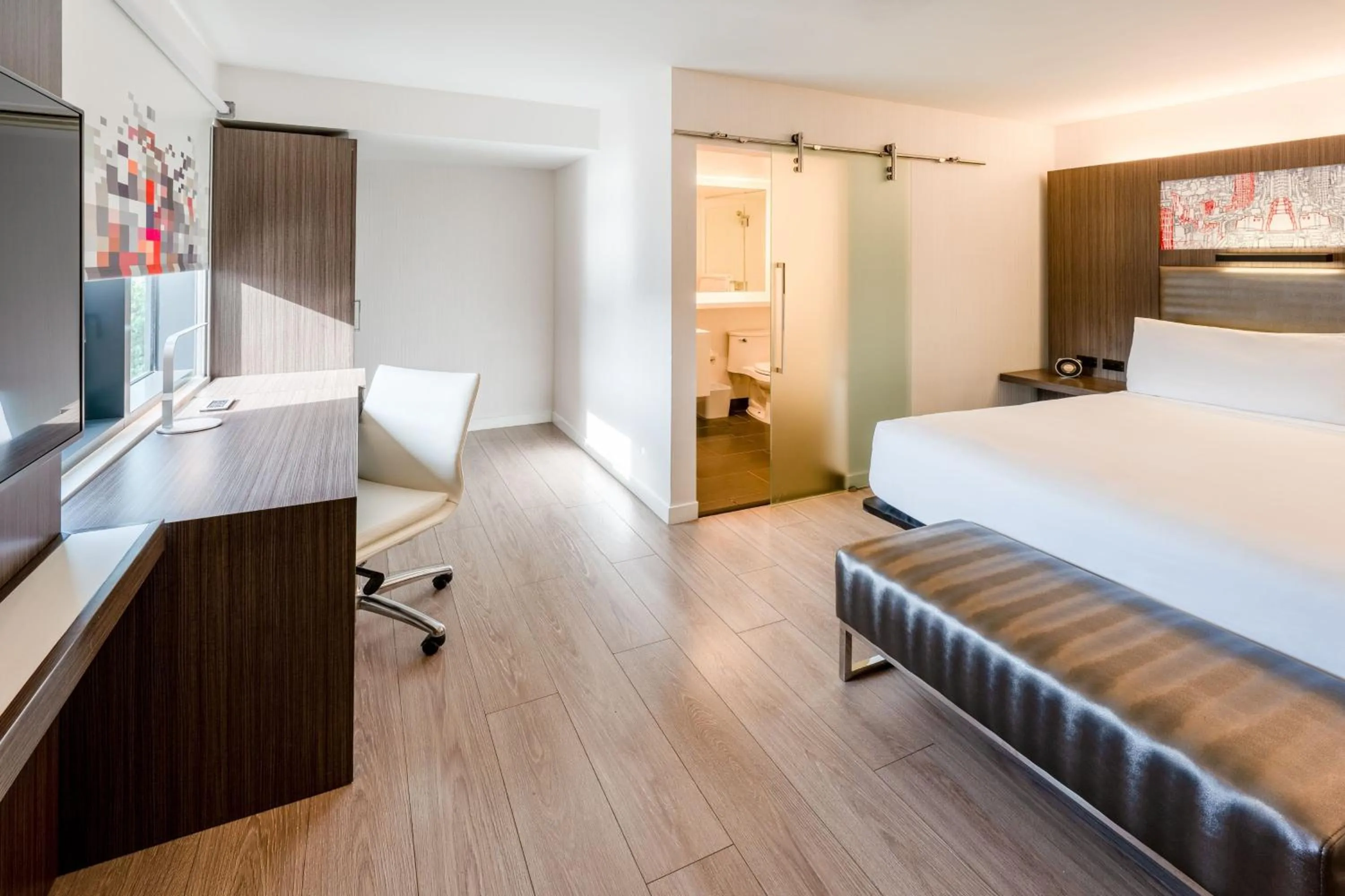 Photo of the whole room, Bed in Aloft Sunnyvale