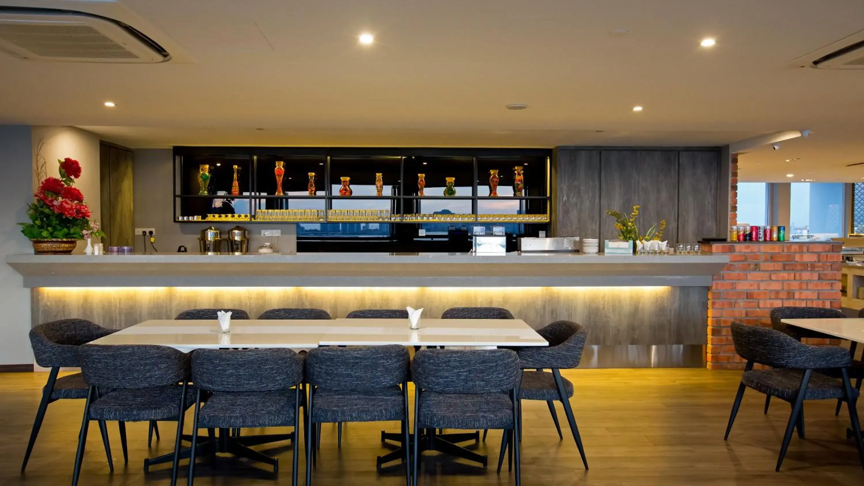 Restaurant/places to eat in Hotel Malaysia Restaurant/places to eat in Hotel Malaysia