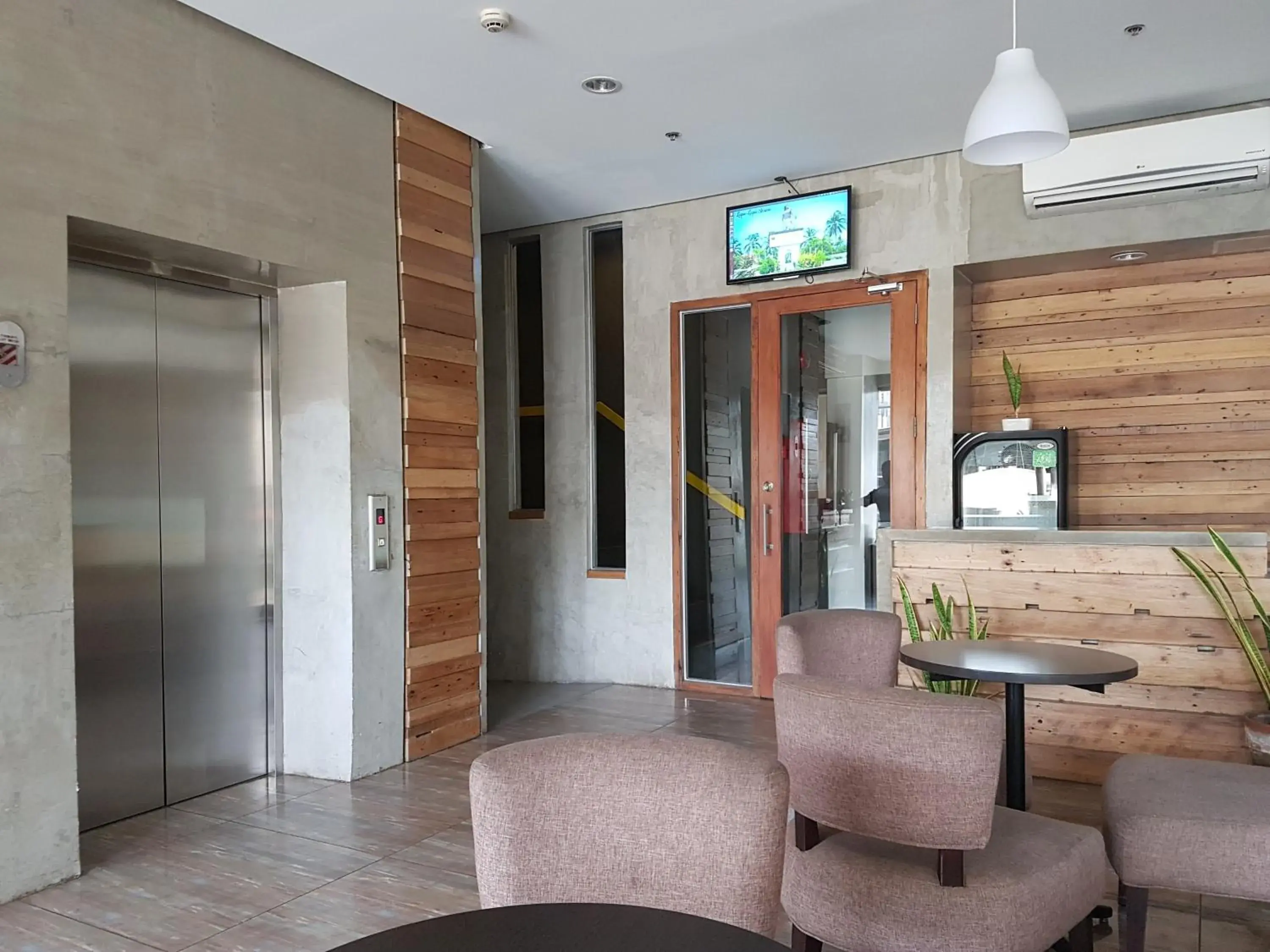 Lobby or reception in Cebu R Hotel Mabolo Lobby or reception in Cebu R Hotel Mabolo