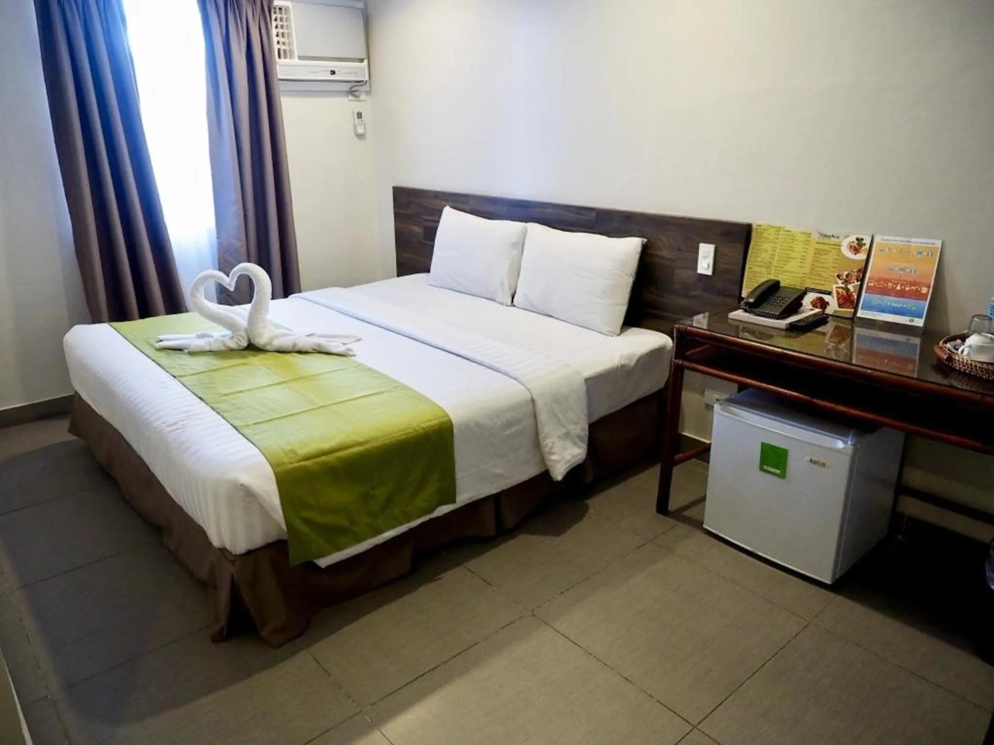Photo of the whole room, Bed in Cebu R Hotel Mabolo